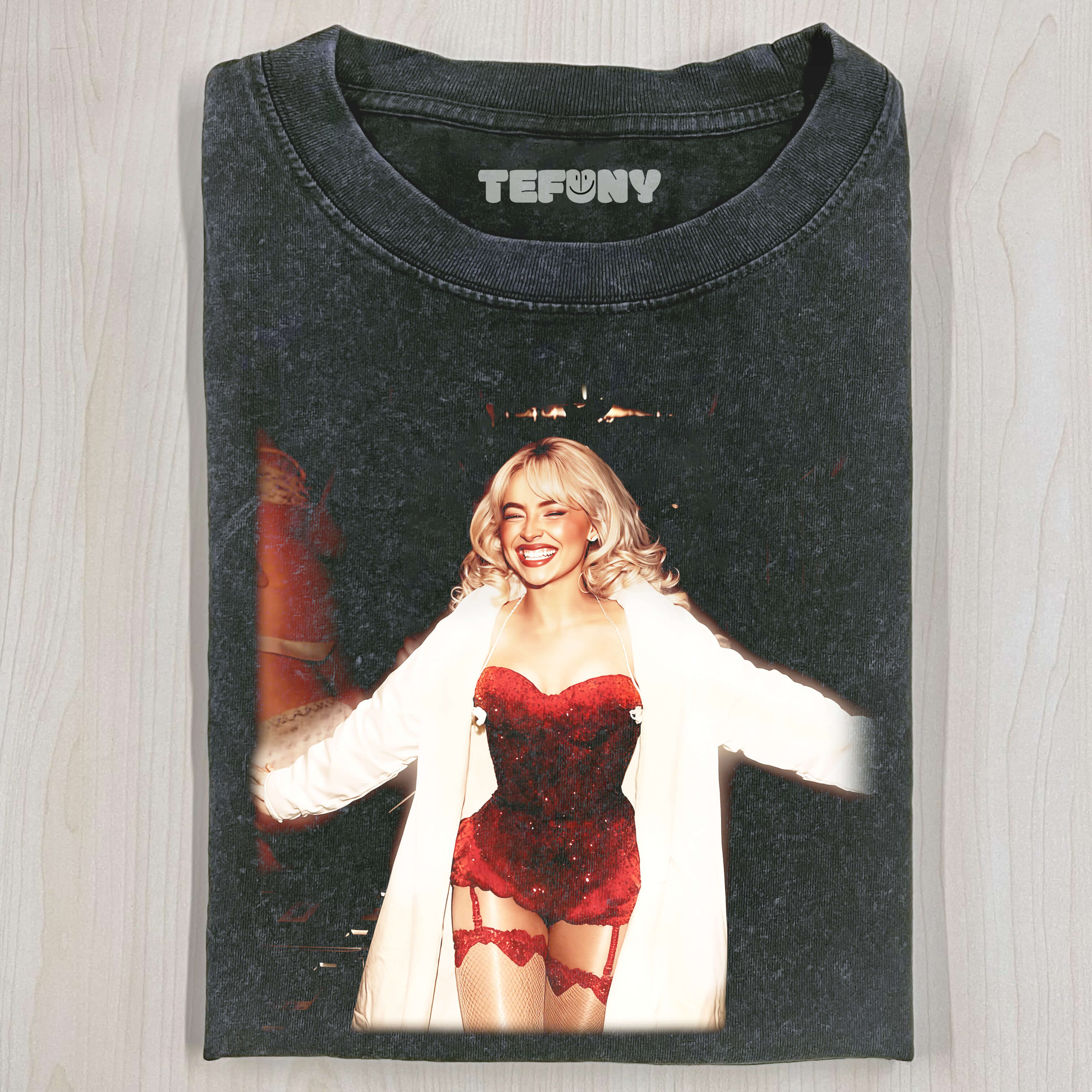 SABRINA CARPENTER'S CHEERFUL SMILE T-SHIRT