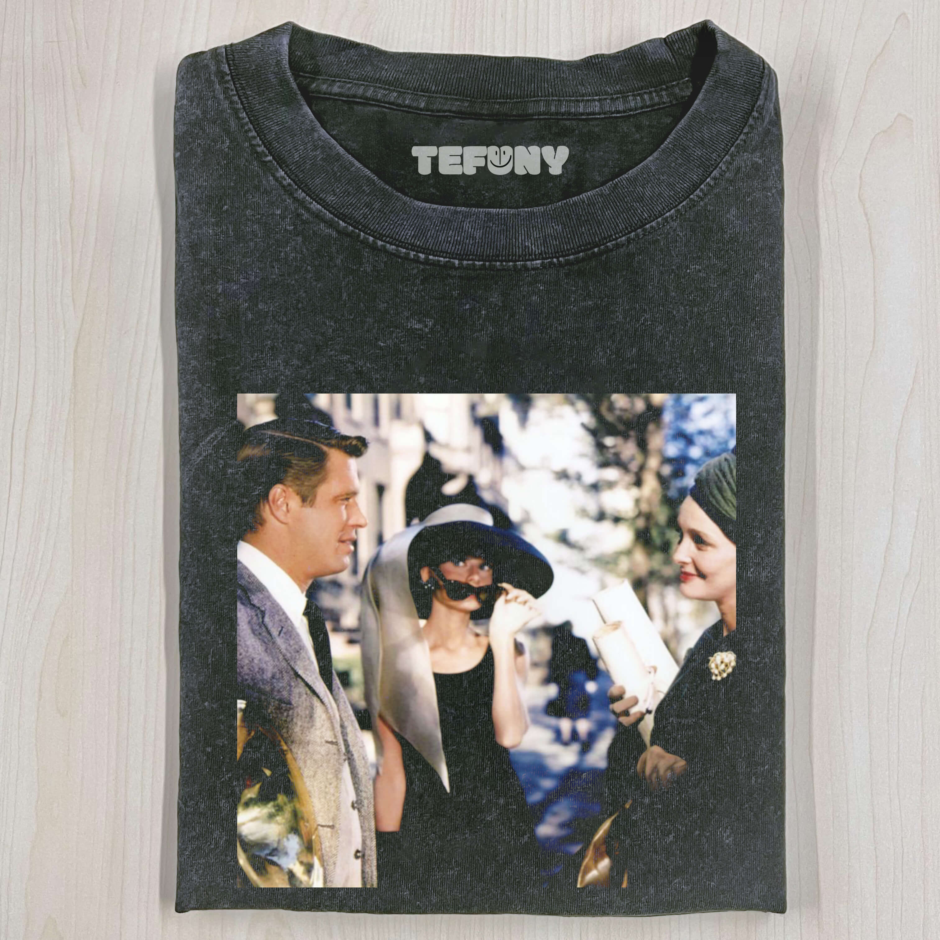 AUDREY_HEPBURN_TOOK_OFF_HER_GLASSES_TO_LOOK_T-SHIRT_V1