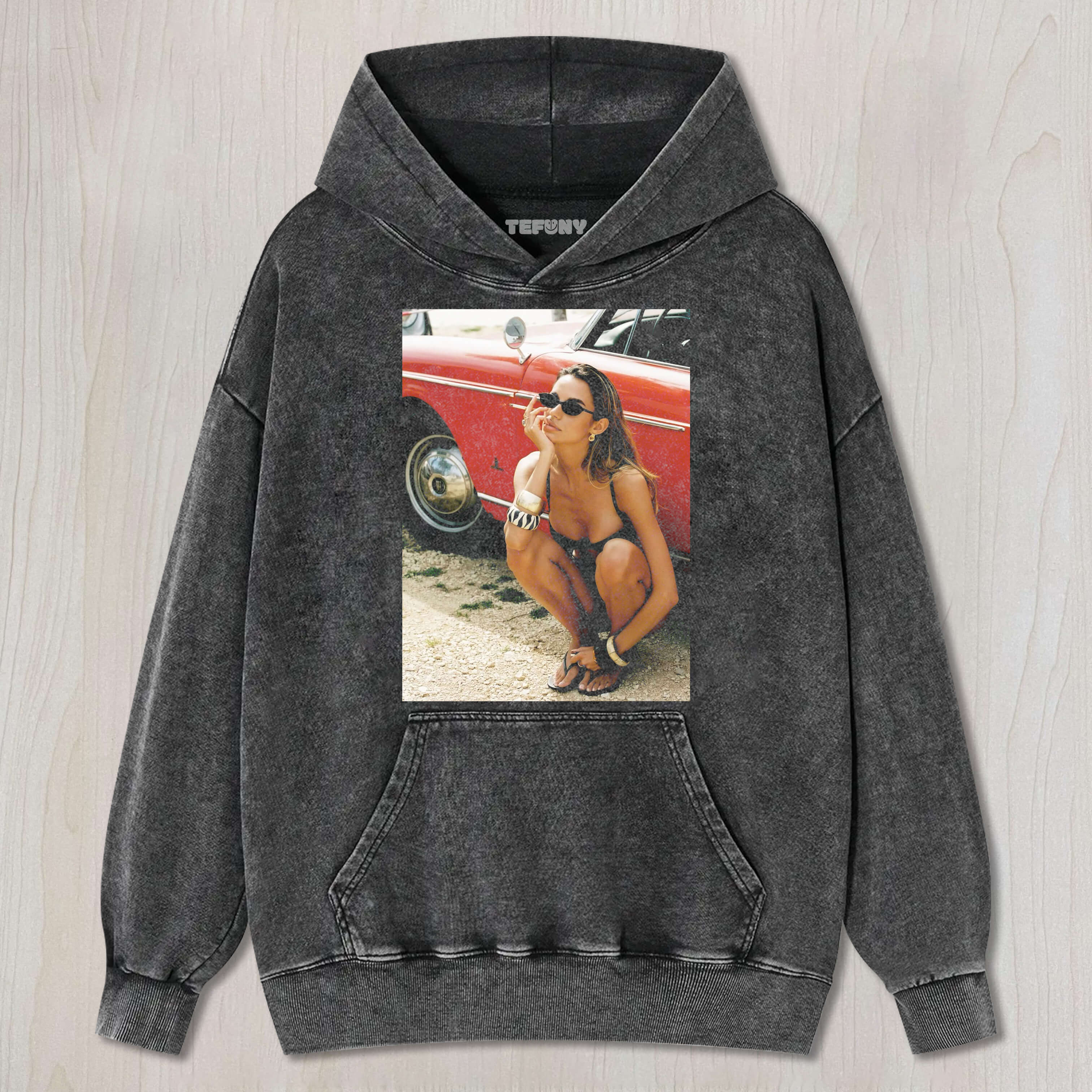 A BEAUTIFUL WOMAN WAS SQUATTING NEXT TO THE CAR SMOKING T-SHIRT