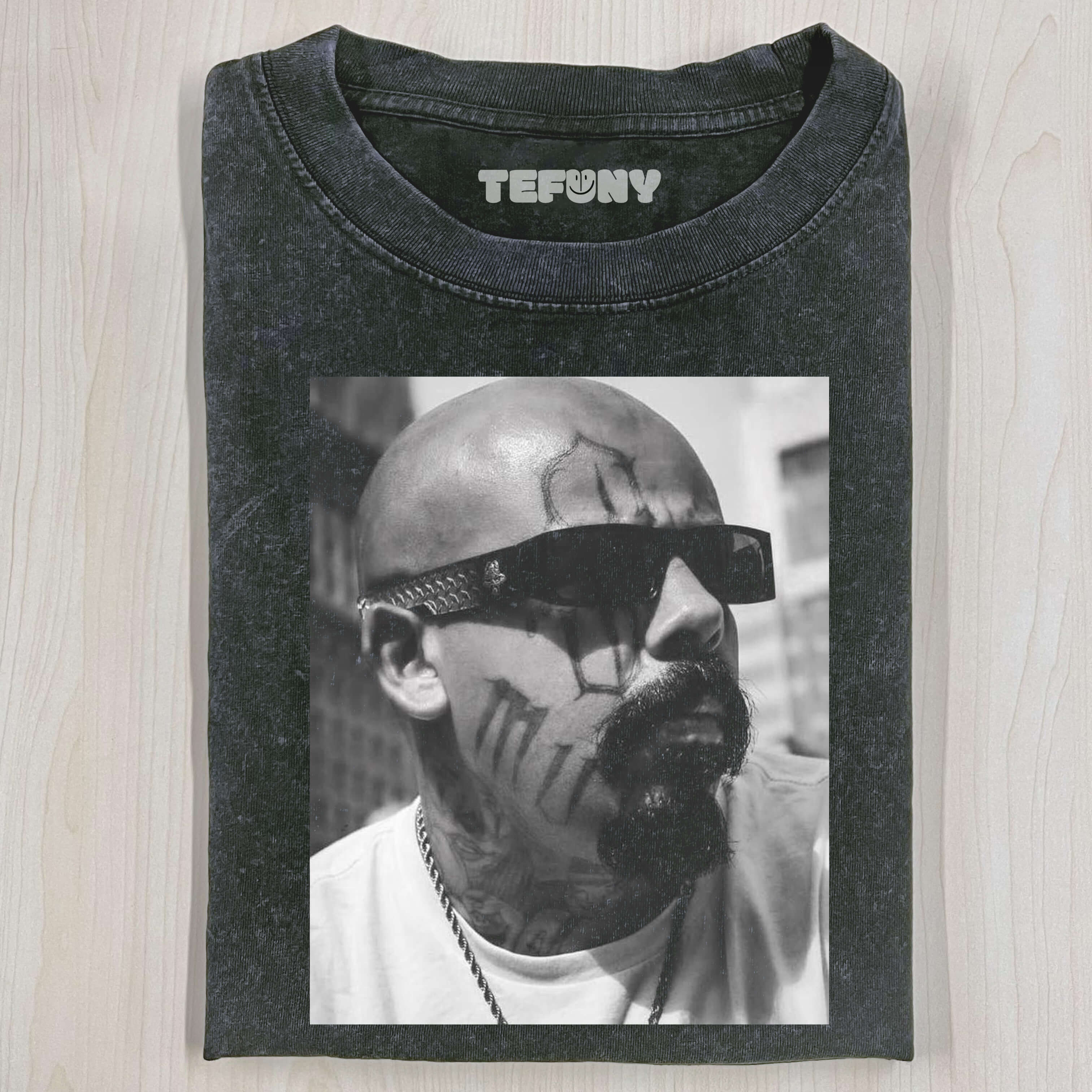 A MAN IN SUNGLASSES T-THIRT