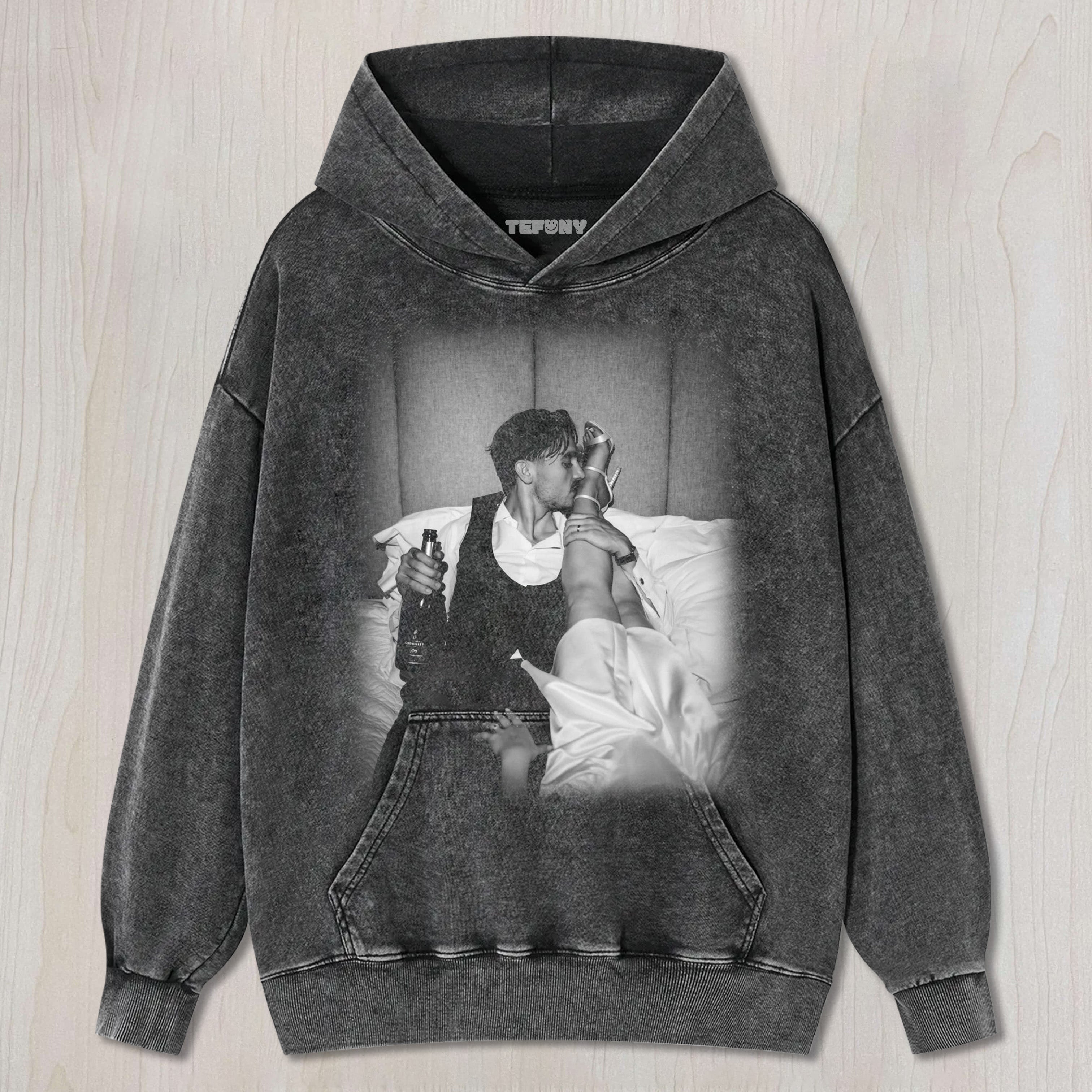 A MAN KISSES A WOMAN'S FEET T-SHIRT