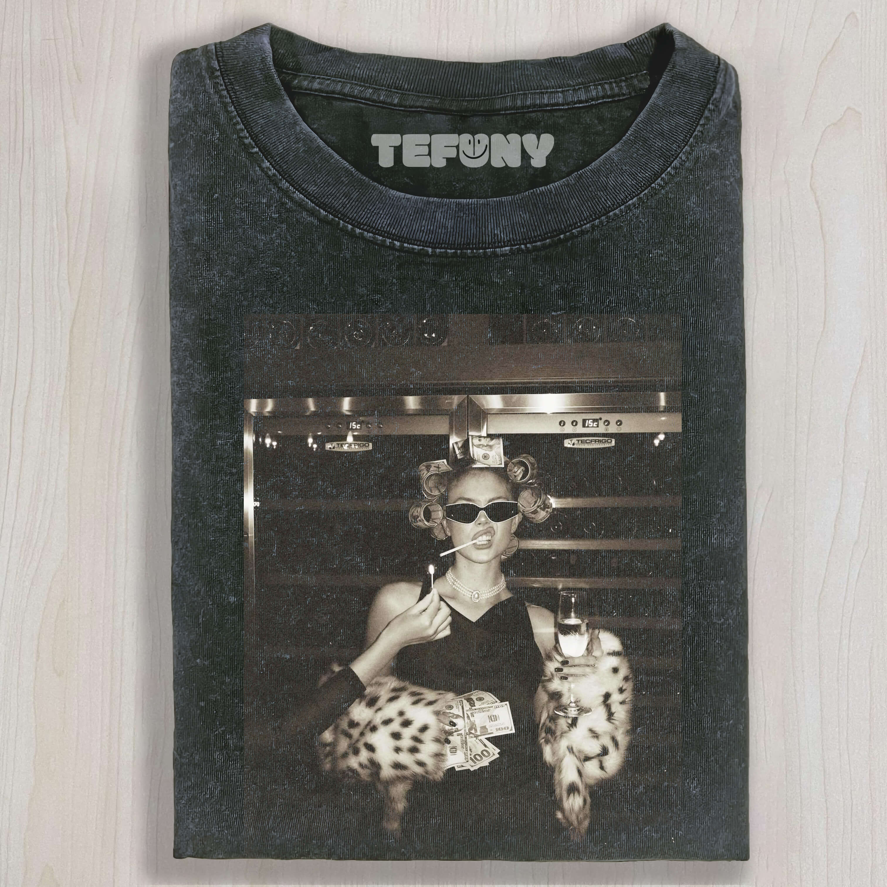 A RETRO WOMAN WITH A CIGARETTE IN HER MOUTH T-SHIRT