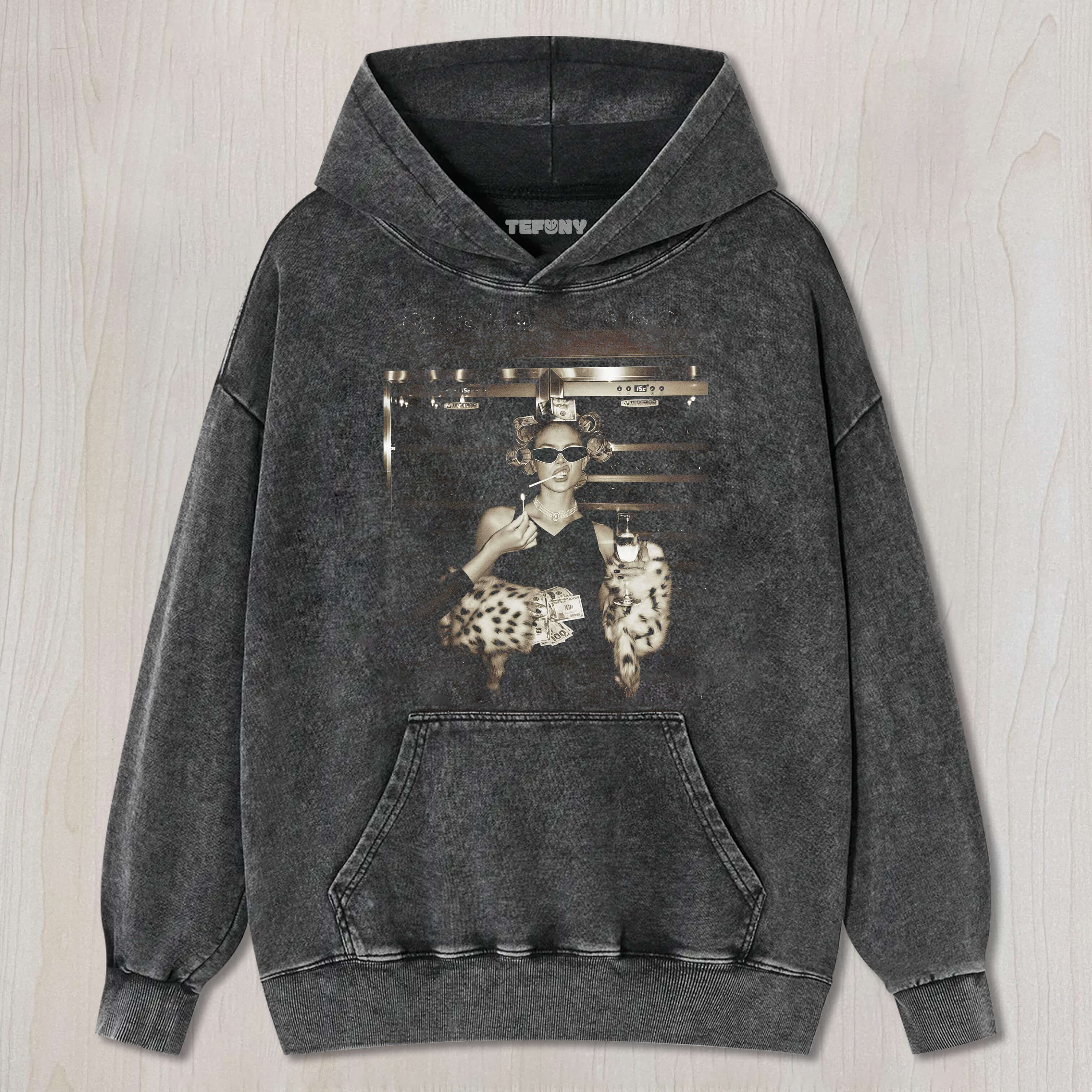 A RETRO WOMAN WITH A CIGARETTE IN HER MOUTH T-SHIRT