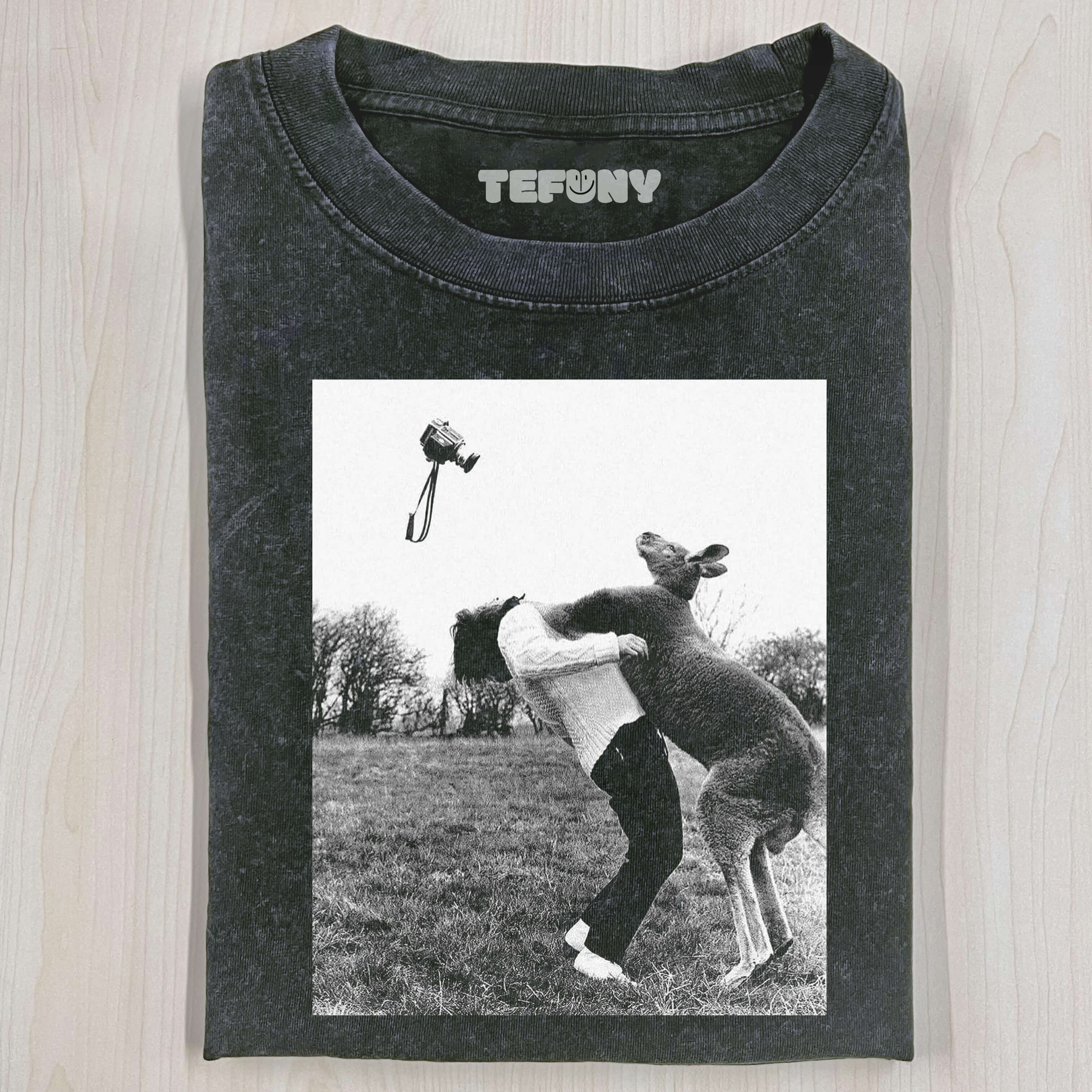 BOXING WITH KANGAROOS T-THIRT