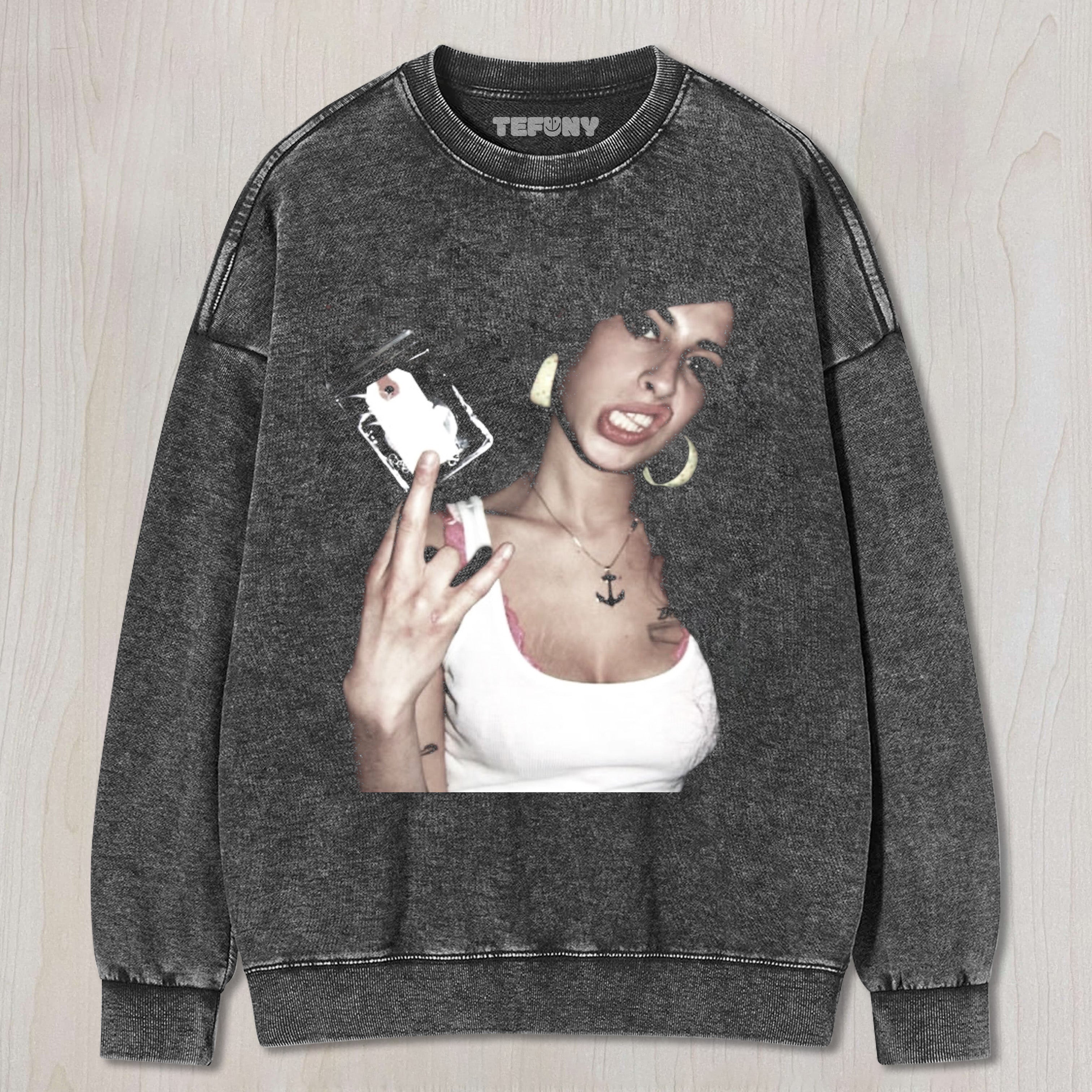 COOL AND STYLISH AMY WINEHOUSE T-SHIRT