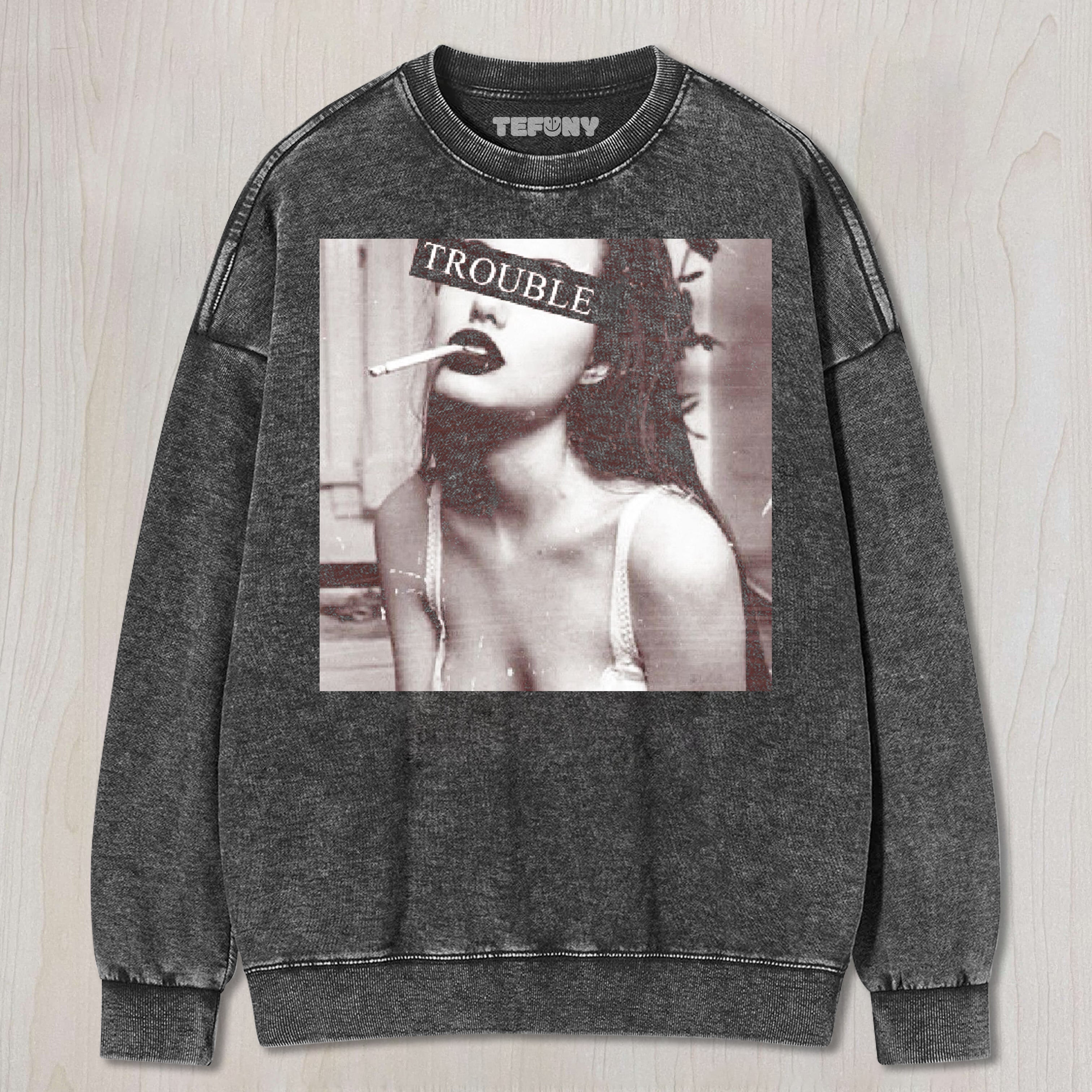 COOL GIRL SMOKING T-SHIRT V1
