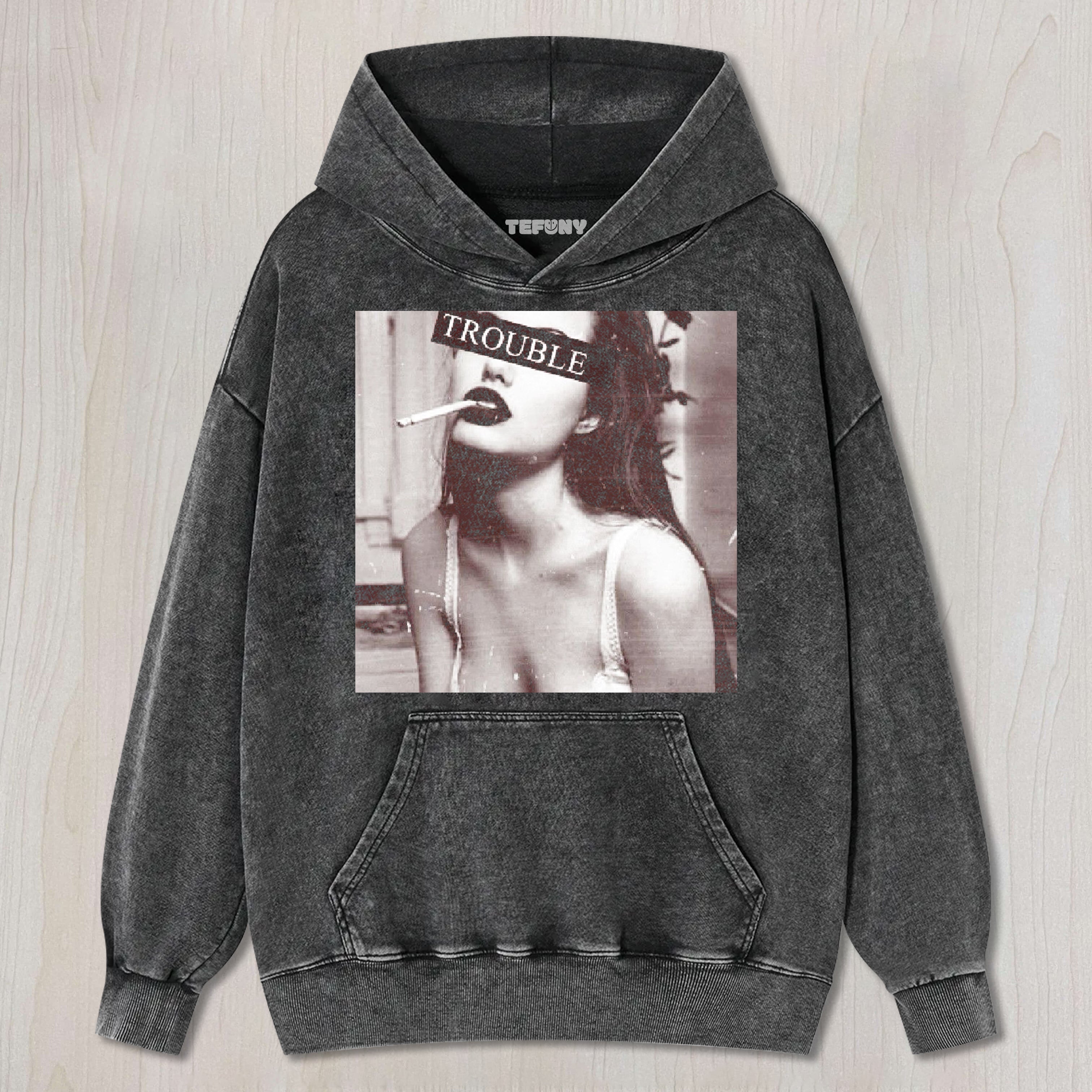 COOL GIRL SMOKING T-SHIRT V1