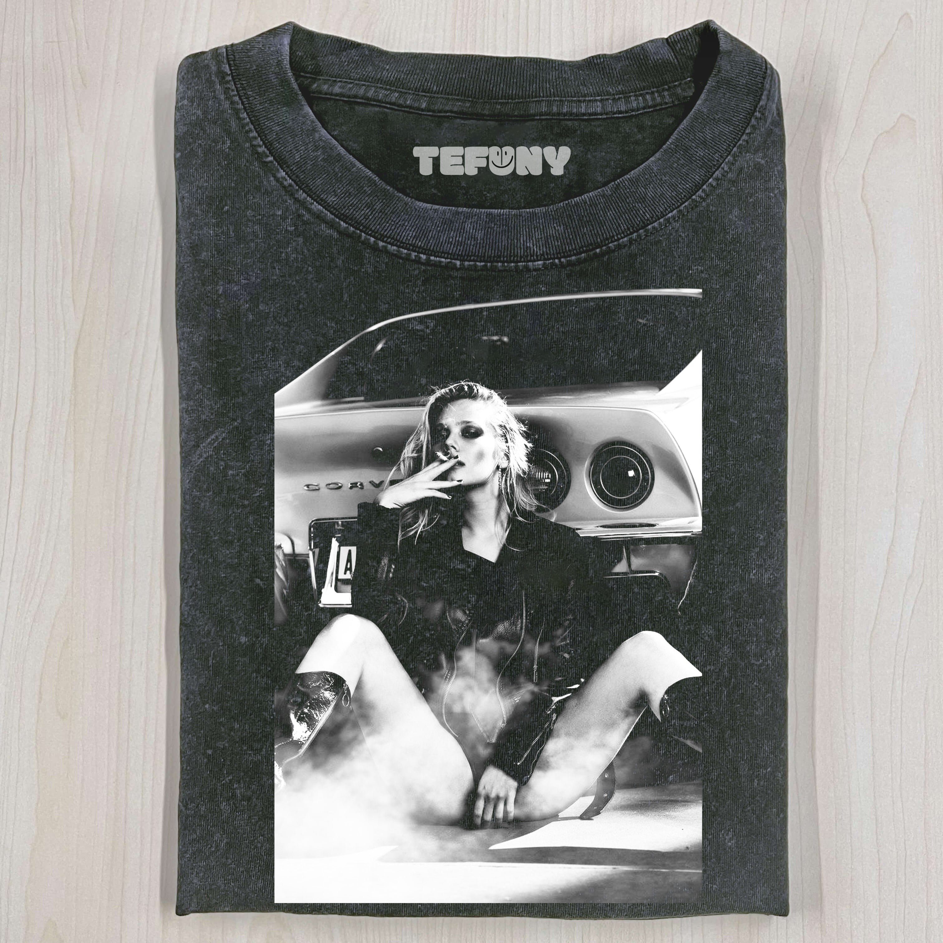 COOL GIRL SMOKING T-SHIRT V3