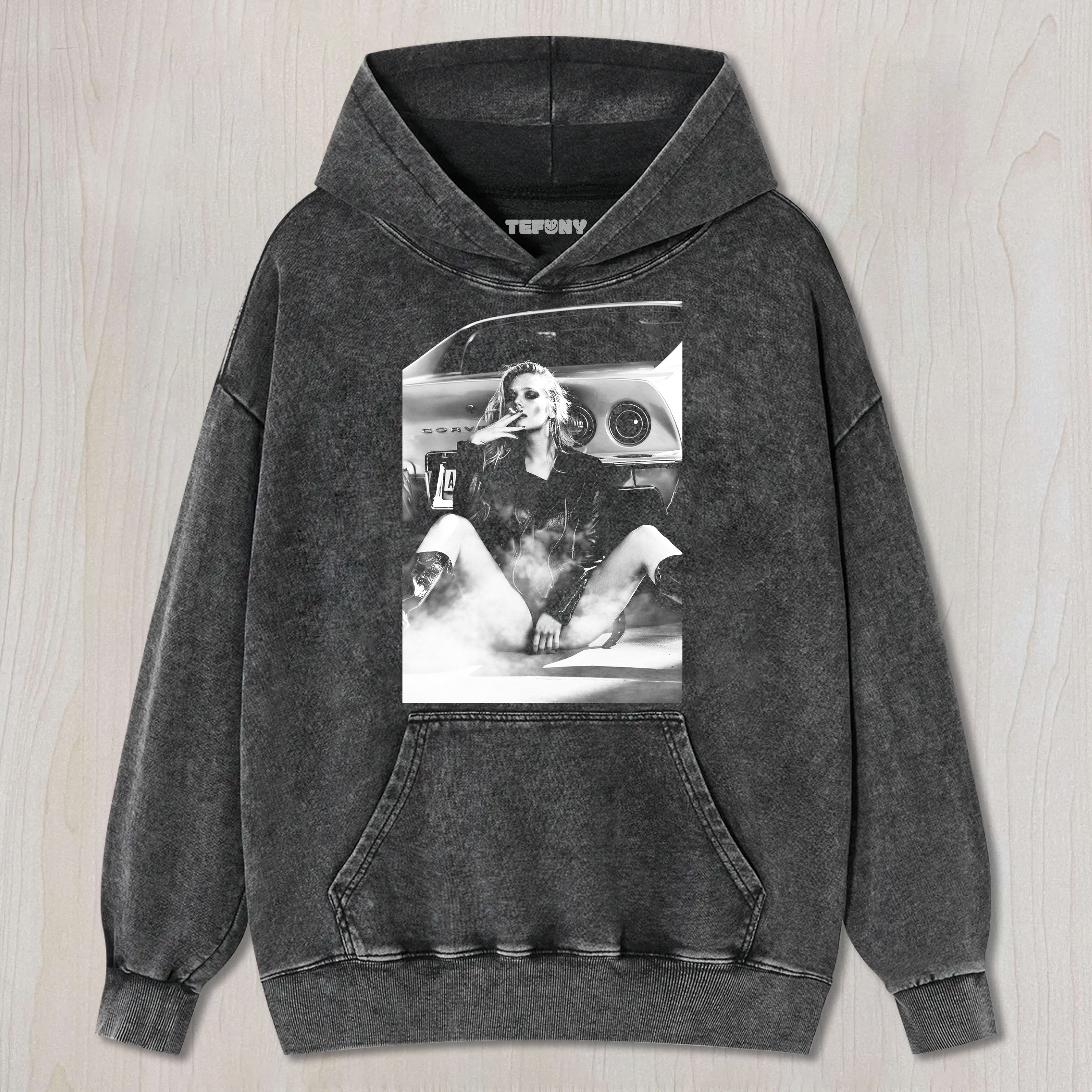 COOL GIRL SMOKING T-SHIRT V3