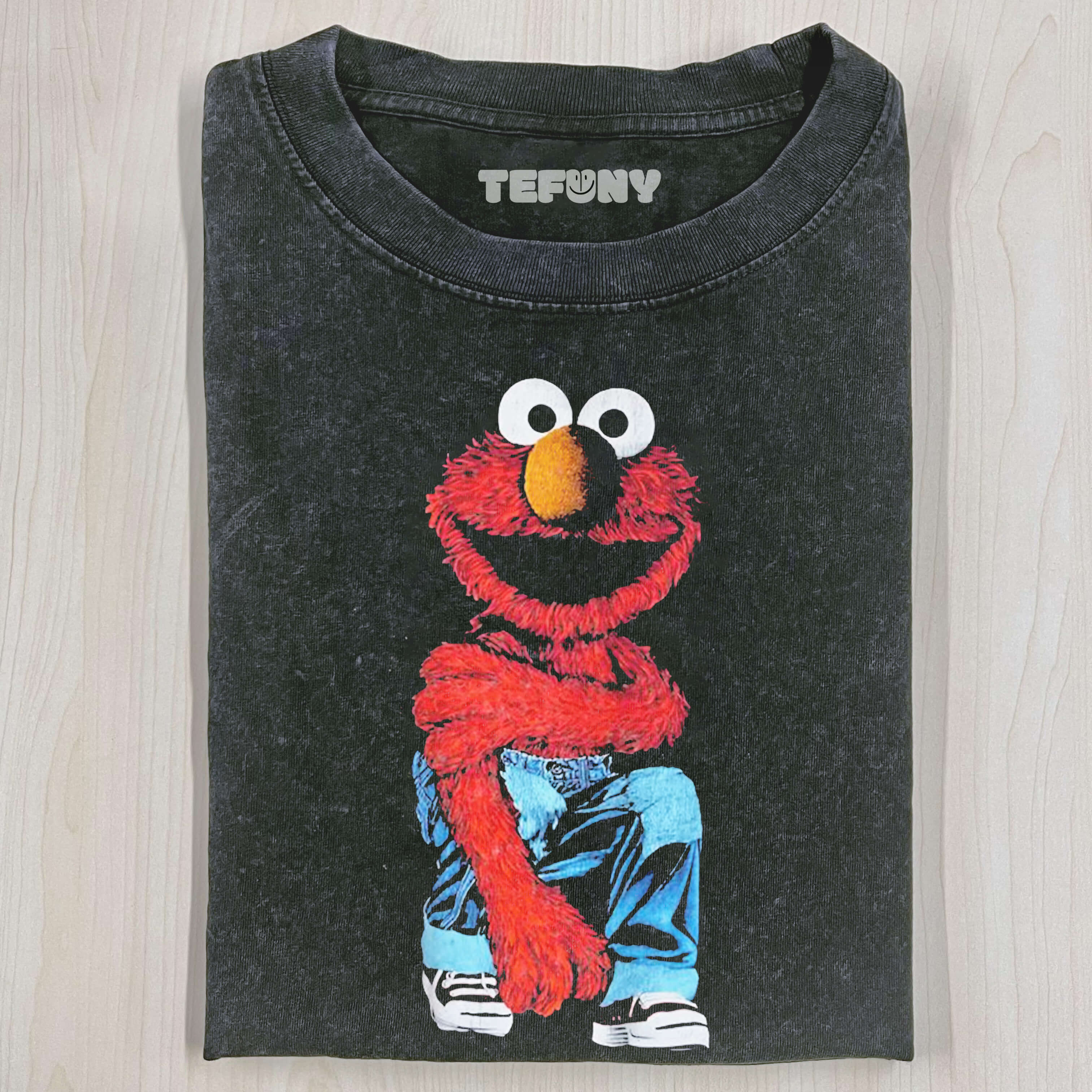 CROUCHING ELMO T-SHIRT