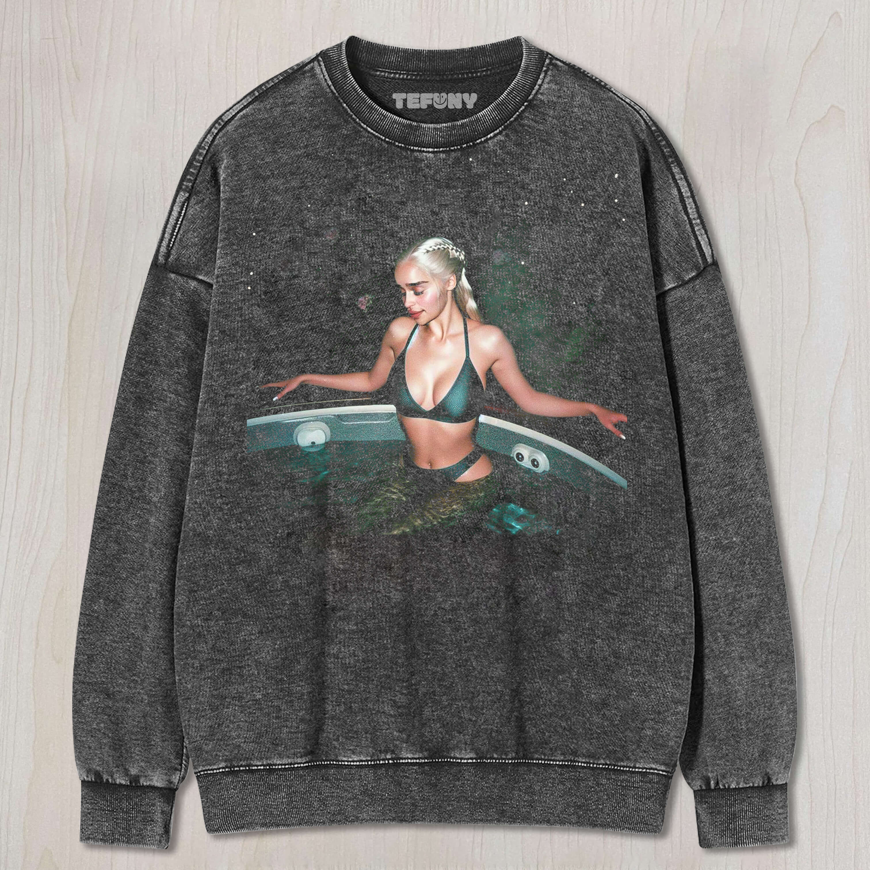 DAENERYS TARGARYEN IN THE BATHTUB TEE & SWEAT & HOOD