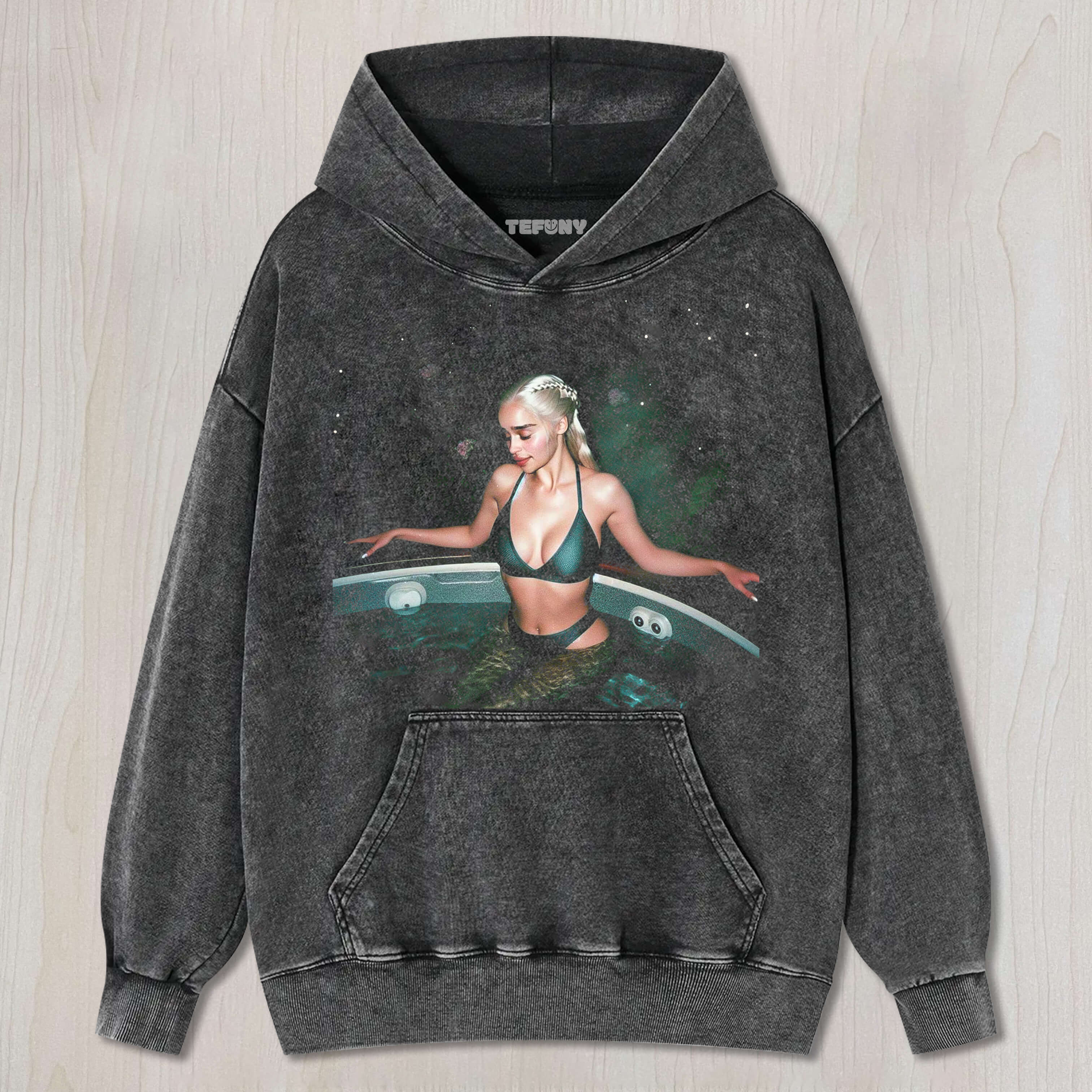 DAENERYS TARGARYEN IN THE BATHTUB TEE & SWEAT & HOOD