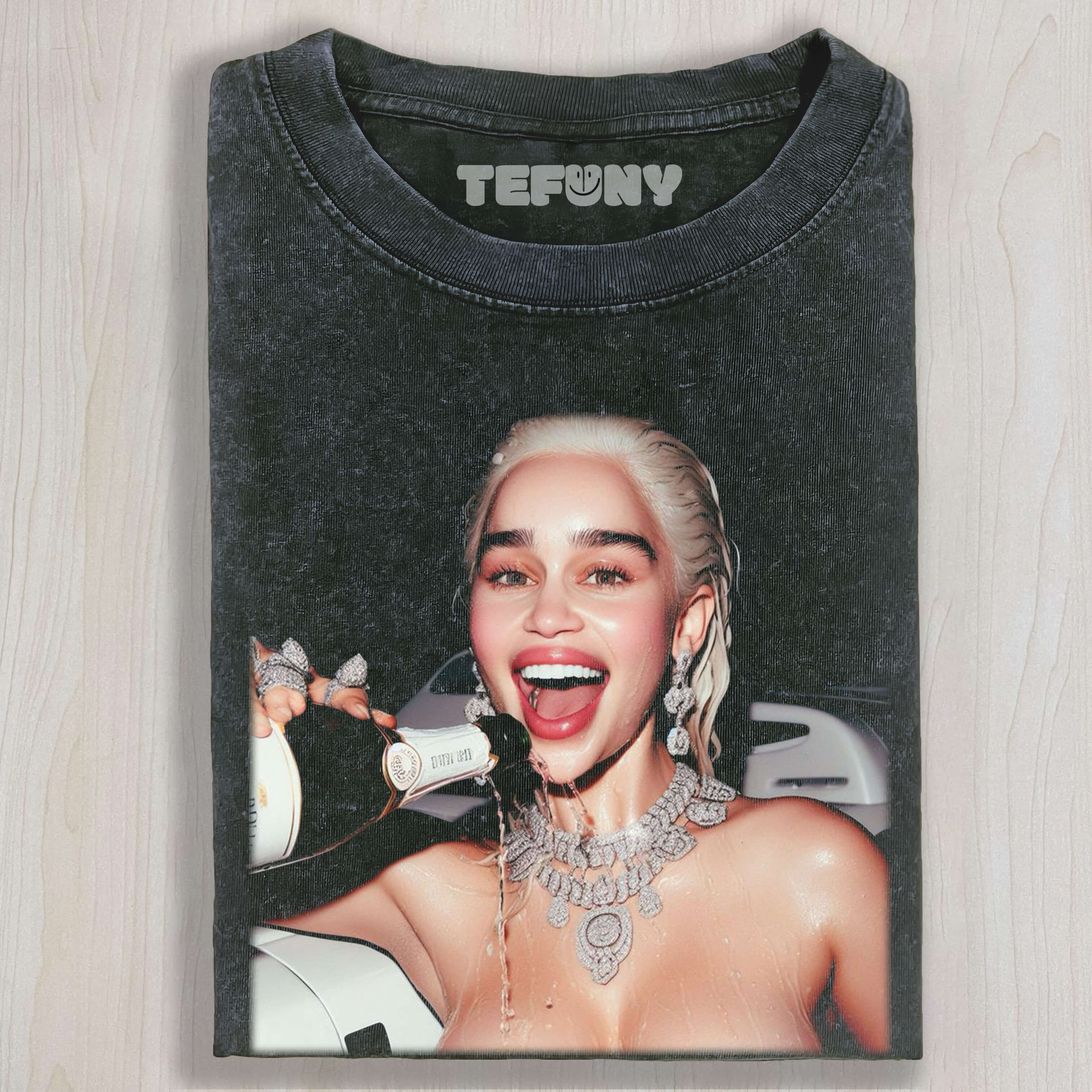 DAENERYS TARGARYEN POURS WINE TEE & SWEAT & HOOD