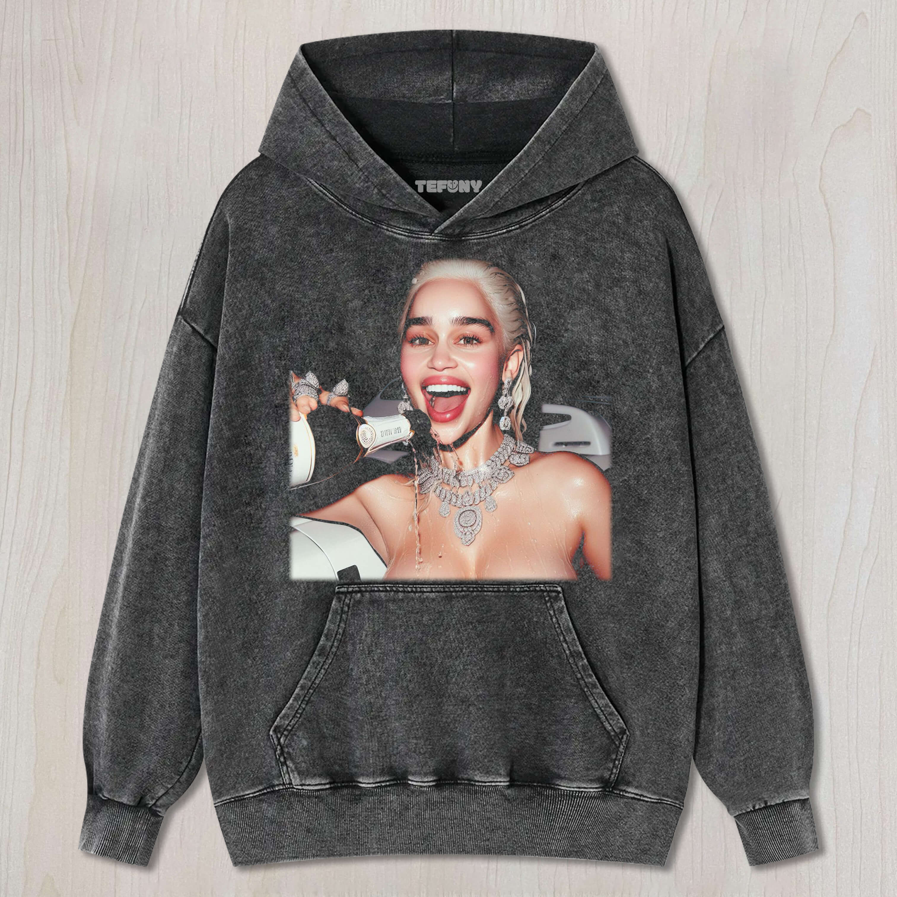 DAENERYS TARGARYEN POURS WINE TEE & SWEAT & HOOD