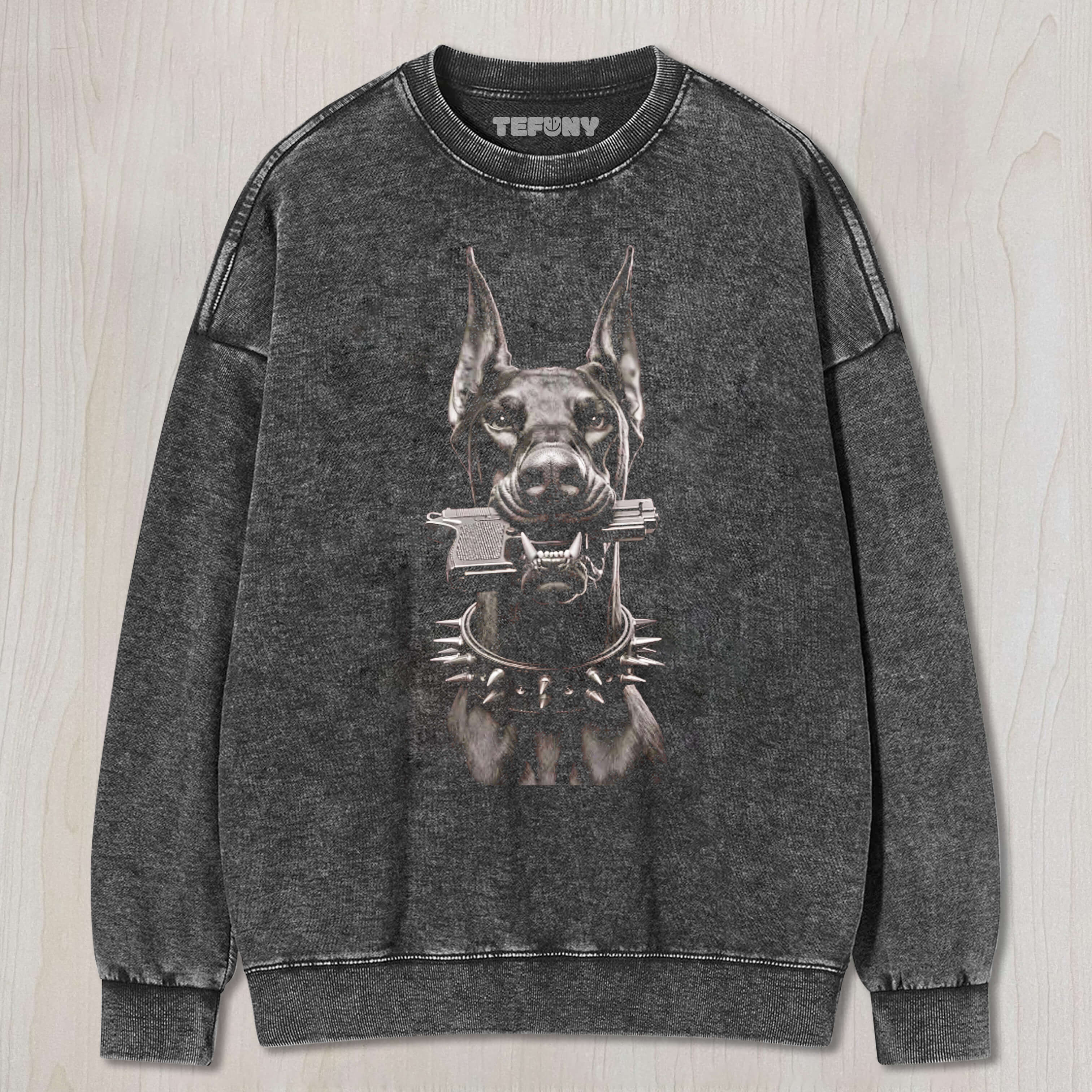 DOBERMAN DOG WITH A GUN IN ITS MOUTH T-SHIRT