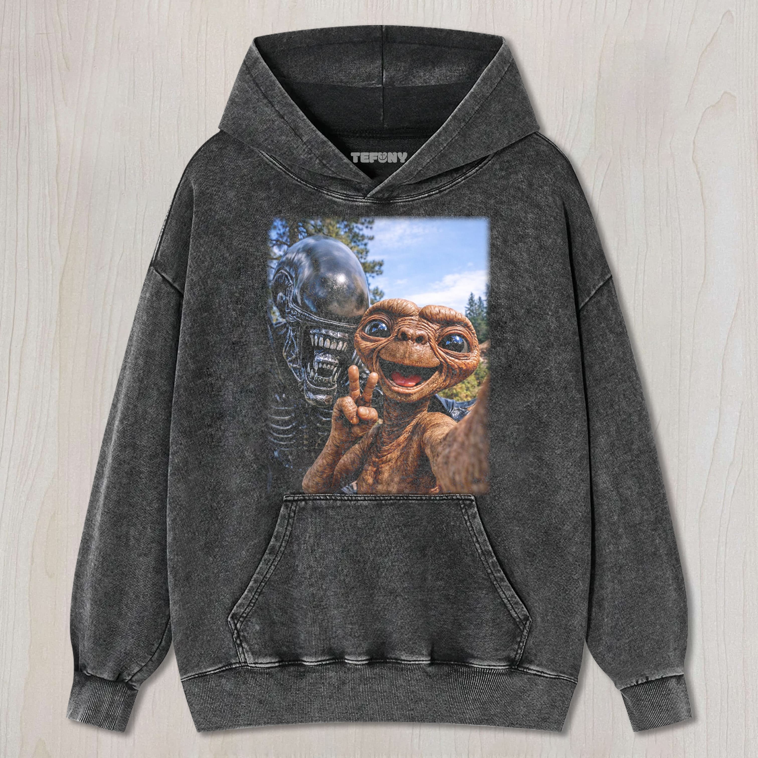 FUNNY ALIEN SELFIE TEE & SWEAT & HOOD