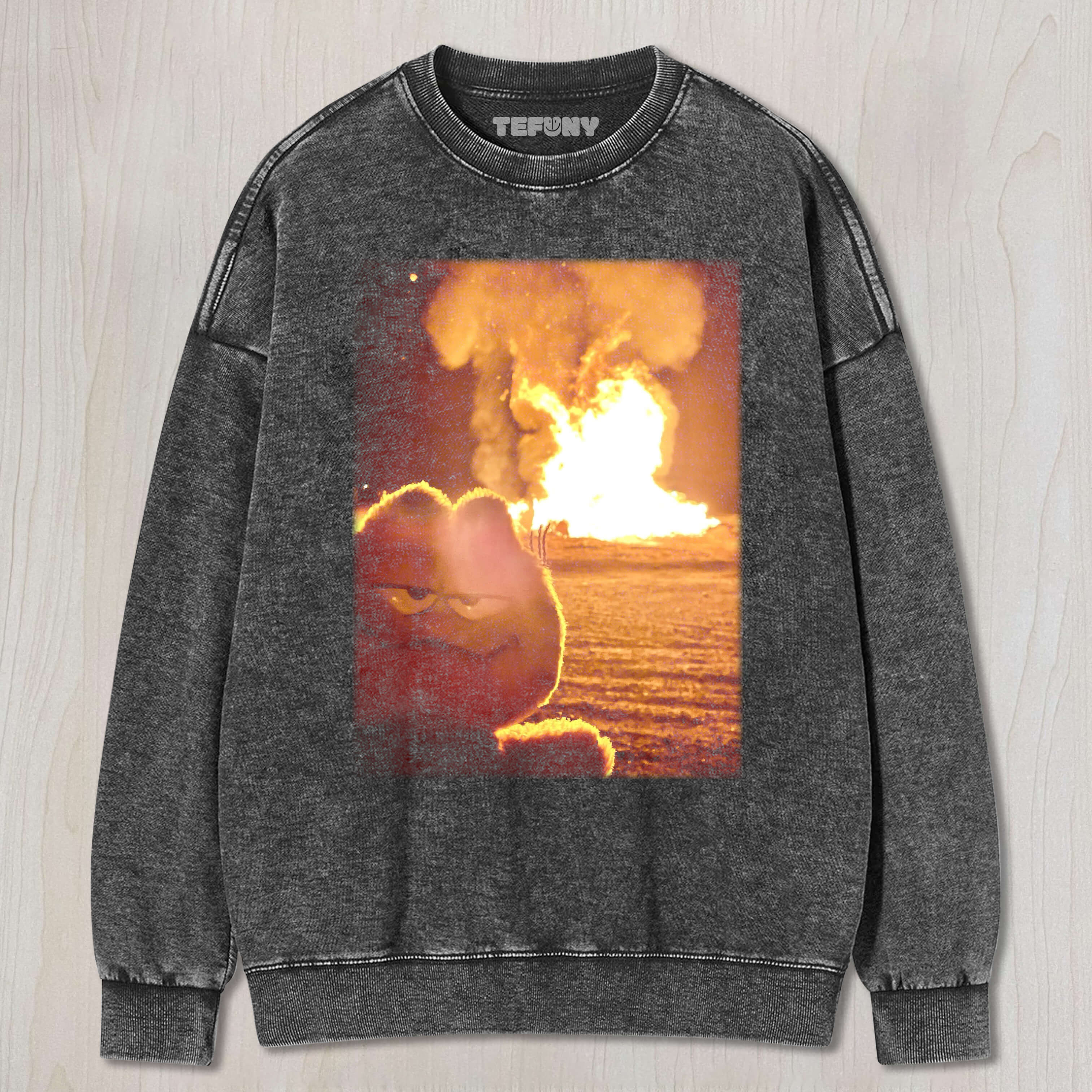 GARFIELD IN FRONT OF THE EXPLOSION TEE & SWEAT & HOOD