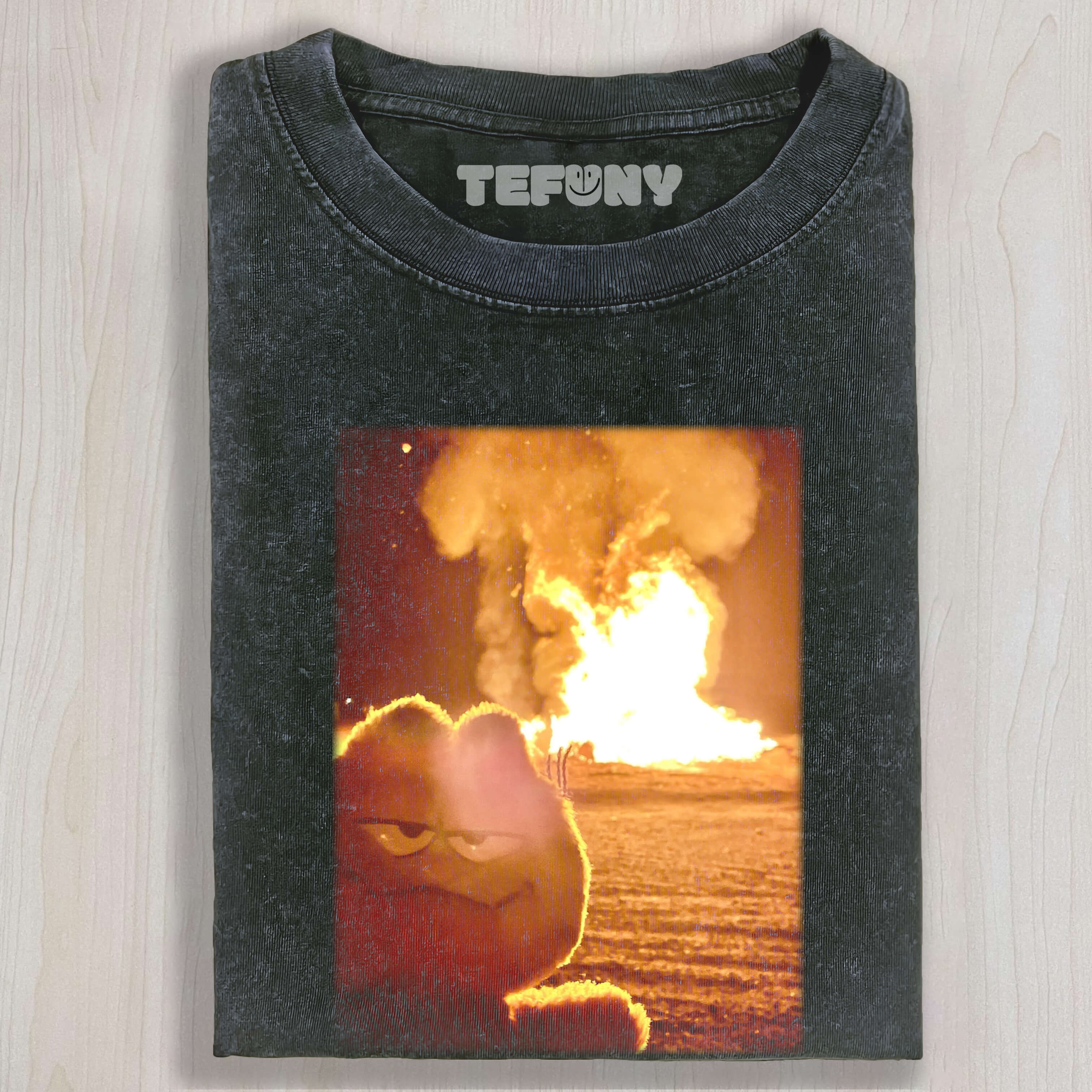 GARFIELD IN FRONT OF THE EXPLOSION TEE & SWEAT & HOOD