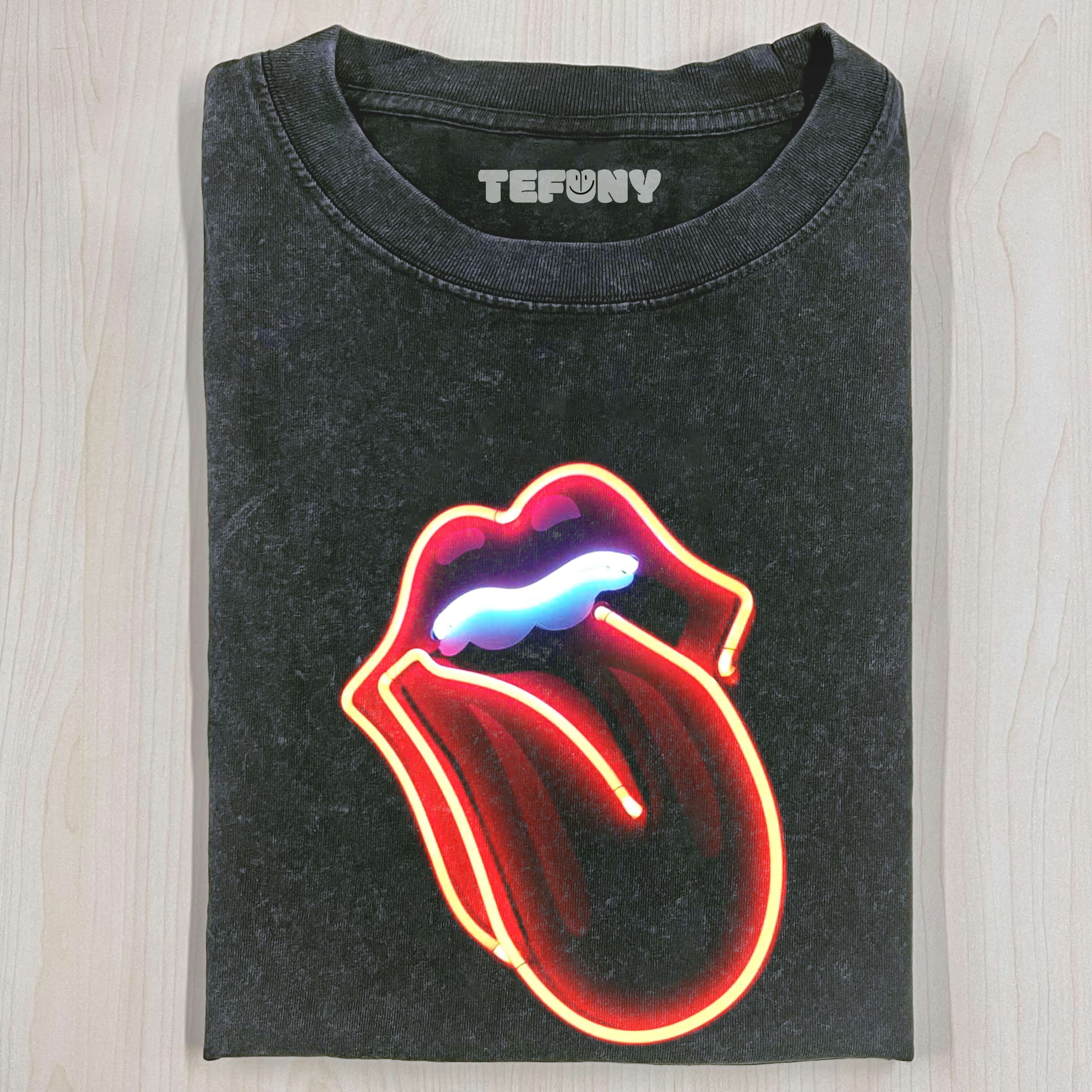 GLOWING RED LIPS T-SHIRT
