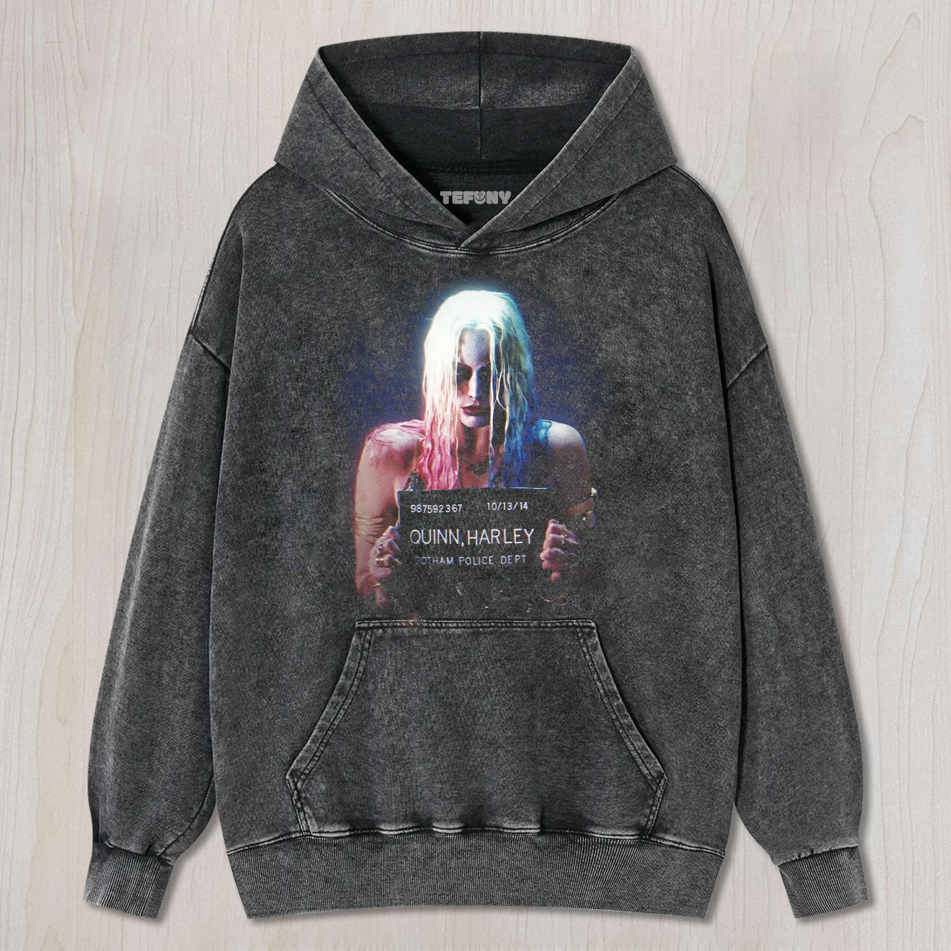 HARLEY QUINN HOLDING UP A SIGN TEE & SWEAT & HOOD