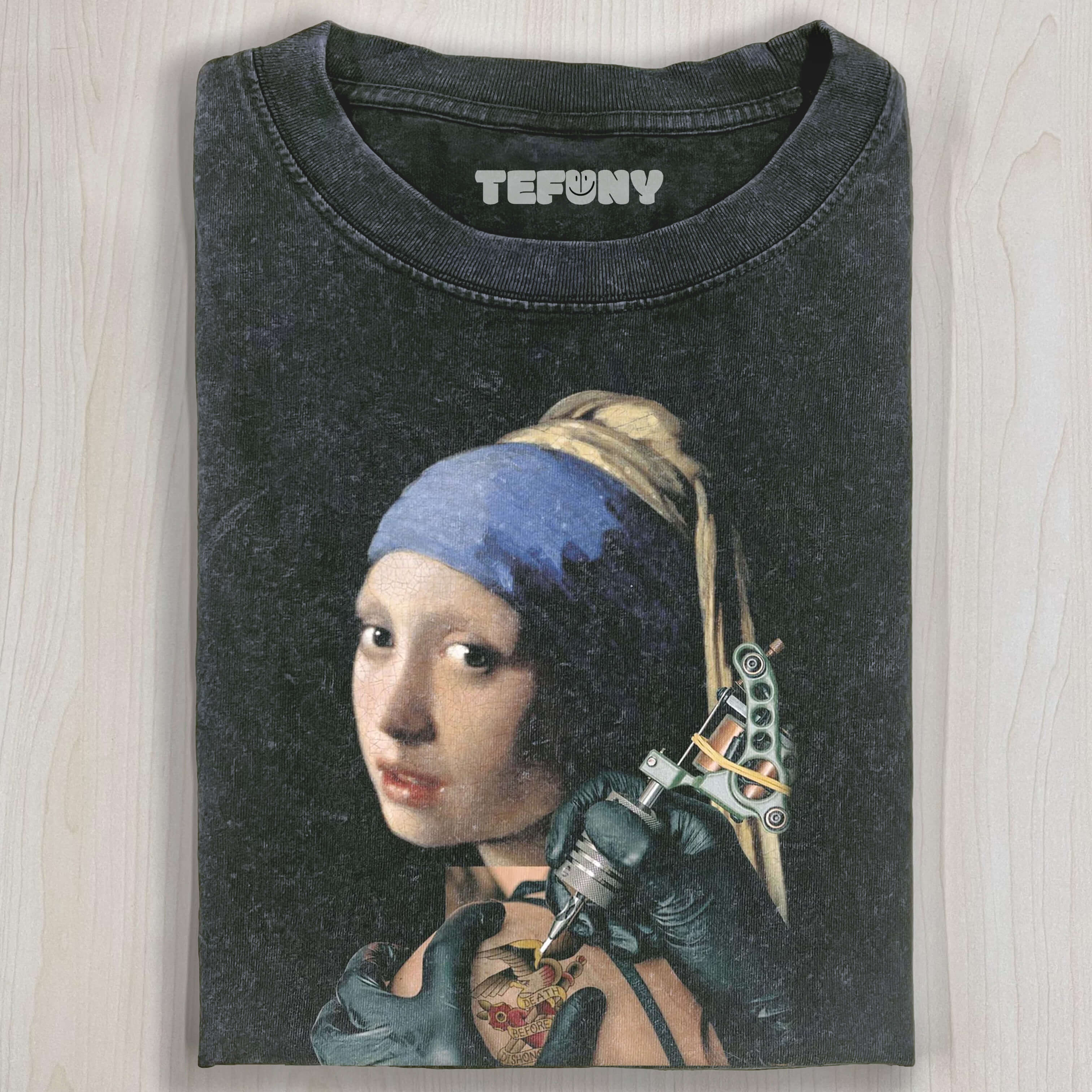 HET MEISJE MET DE PAREL T-SHIRT