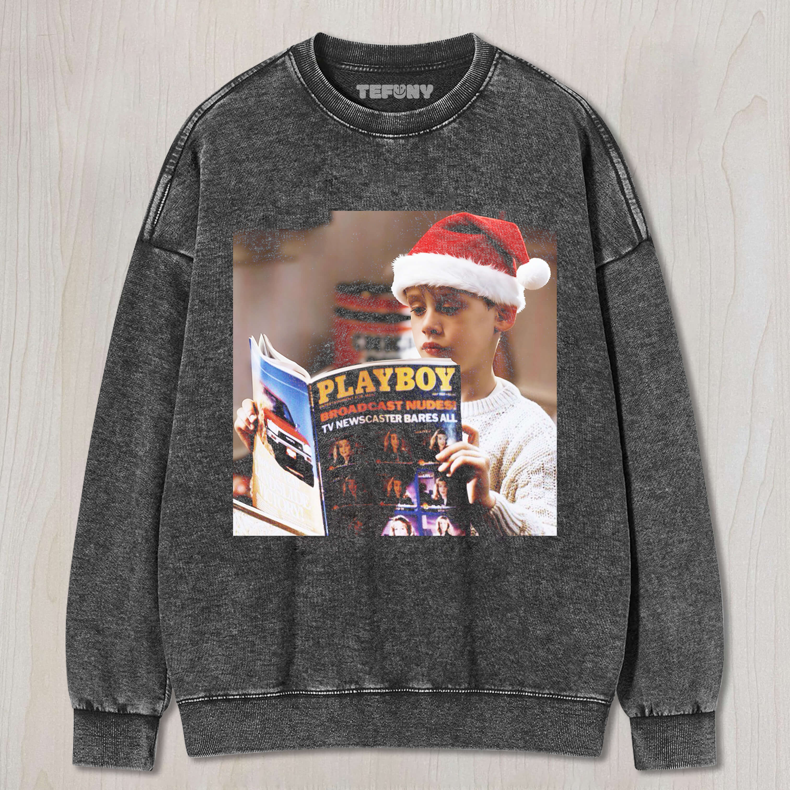 KEVIN MCCALLISTER READS PLAYBOY MAGAZINE ON CHRISTMAS T-SHIRT & LONG SLEEVES & HOODIES