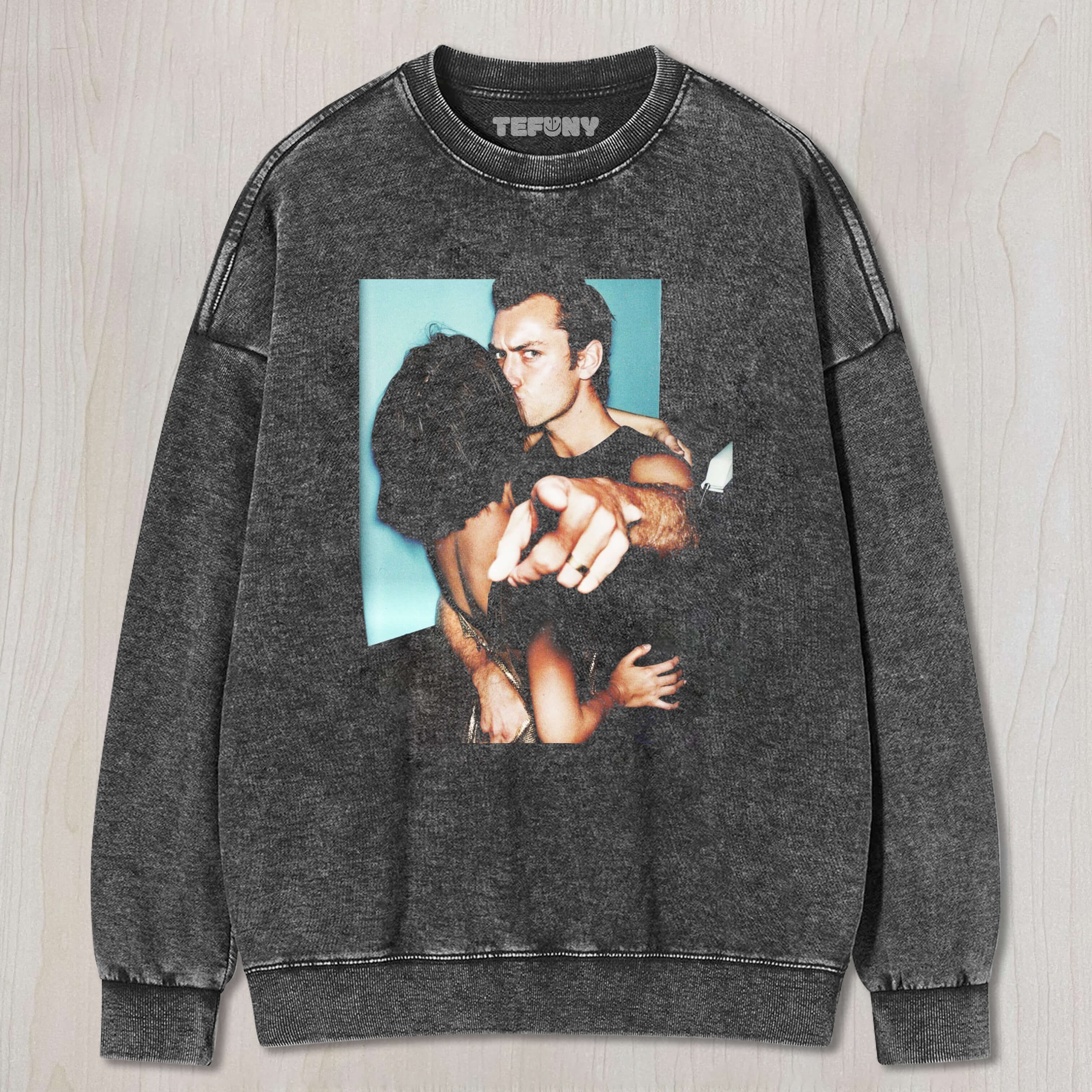 KISSING COUPLE T-SHIRT & LONG SLEEVES & HOODIES