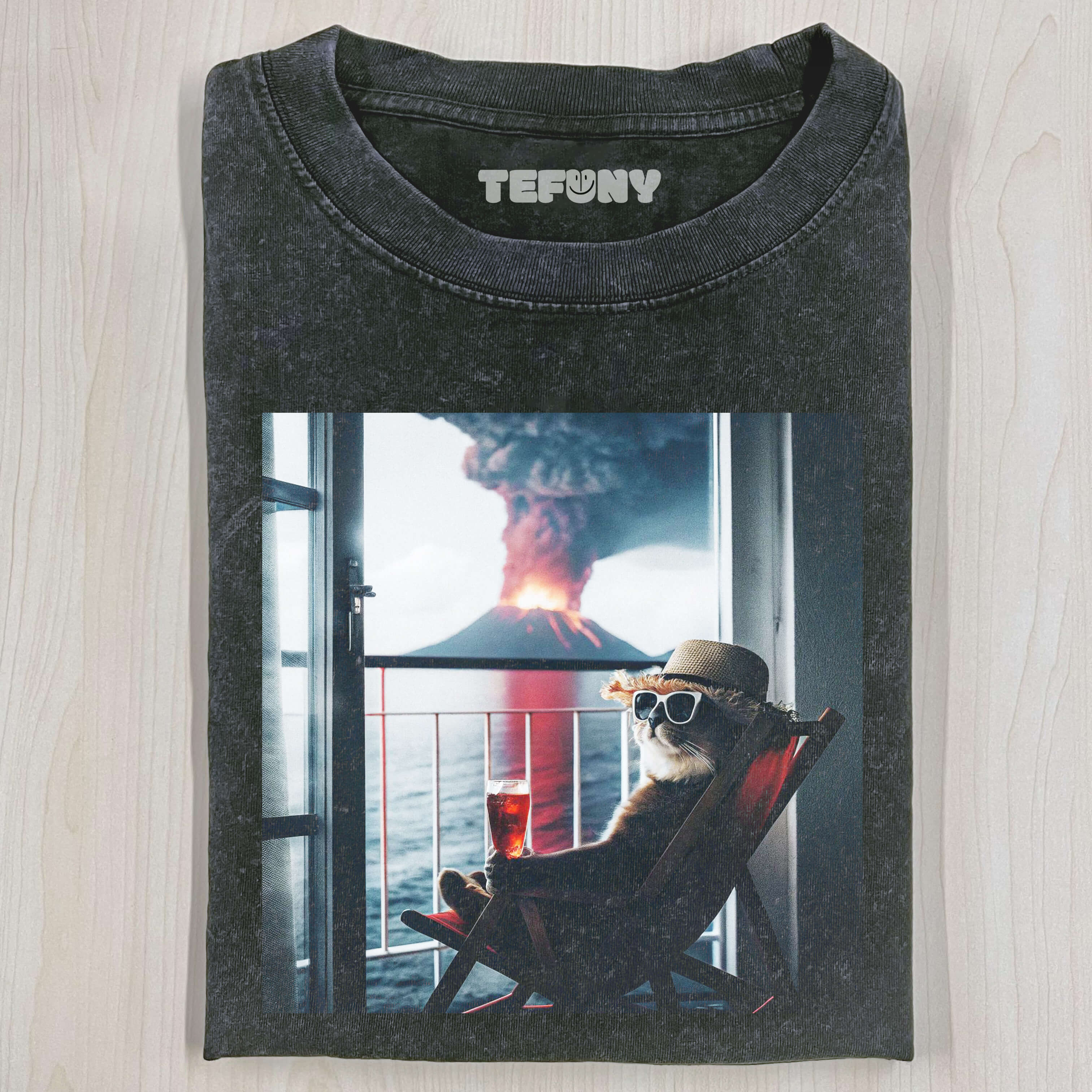 KITTEN WATCHING EXPLOSION T-SHIRT
