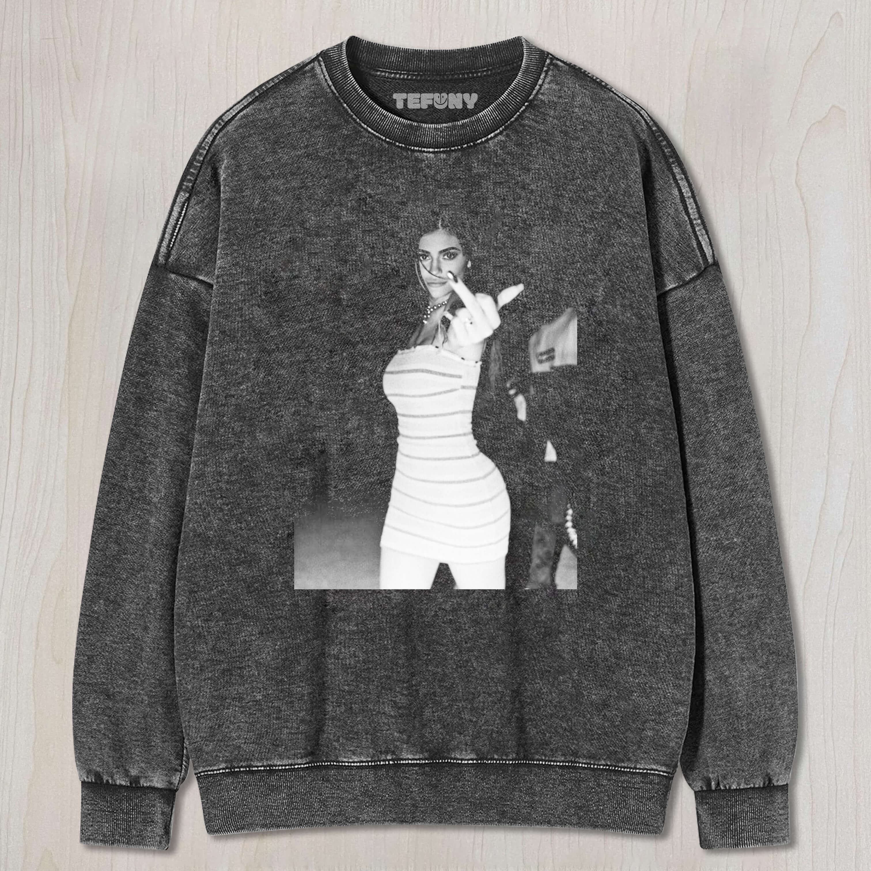 KYLIE JENNER GIVES THE MIDDLE FINGER T-SHIRT & LONG SLEEVES & HOODIES