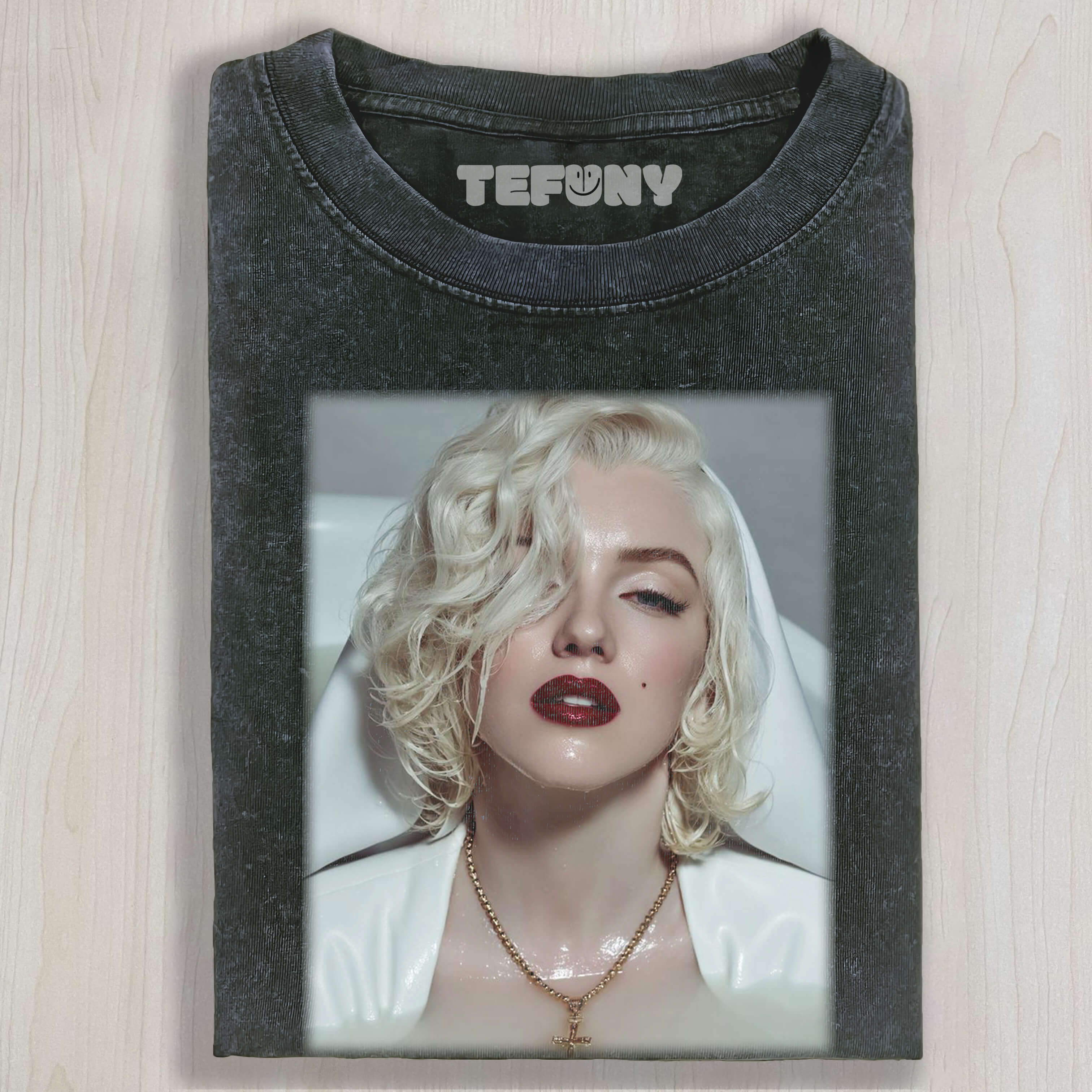 MARILYN MONROE IN THE BATHTUB T-SHIRT