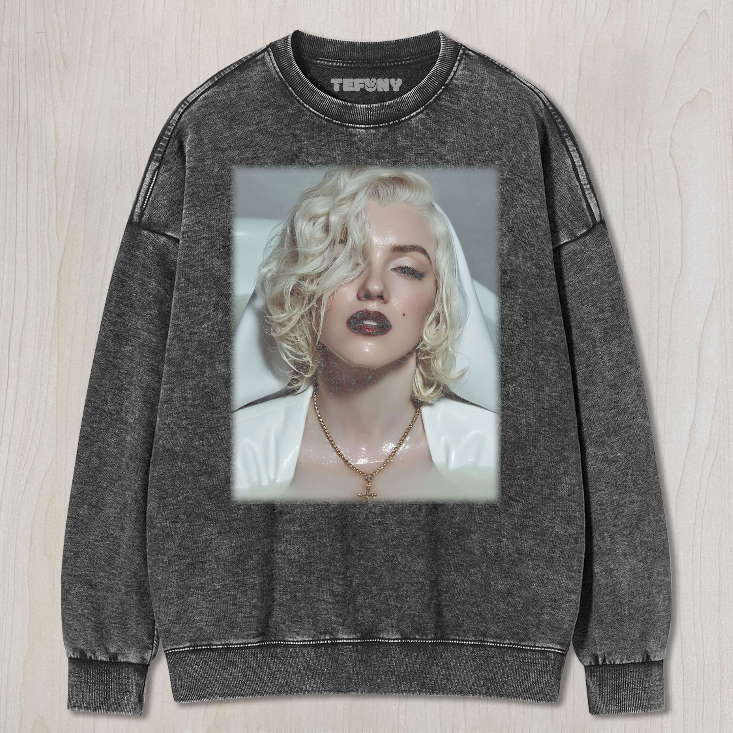 MARILYN MONROE IN THE BATHTUB T-SHIRT