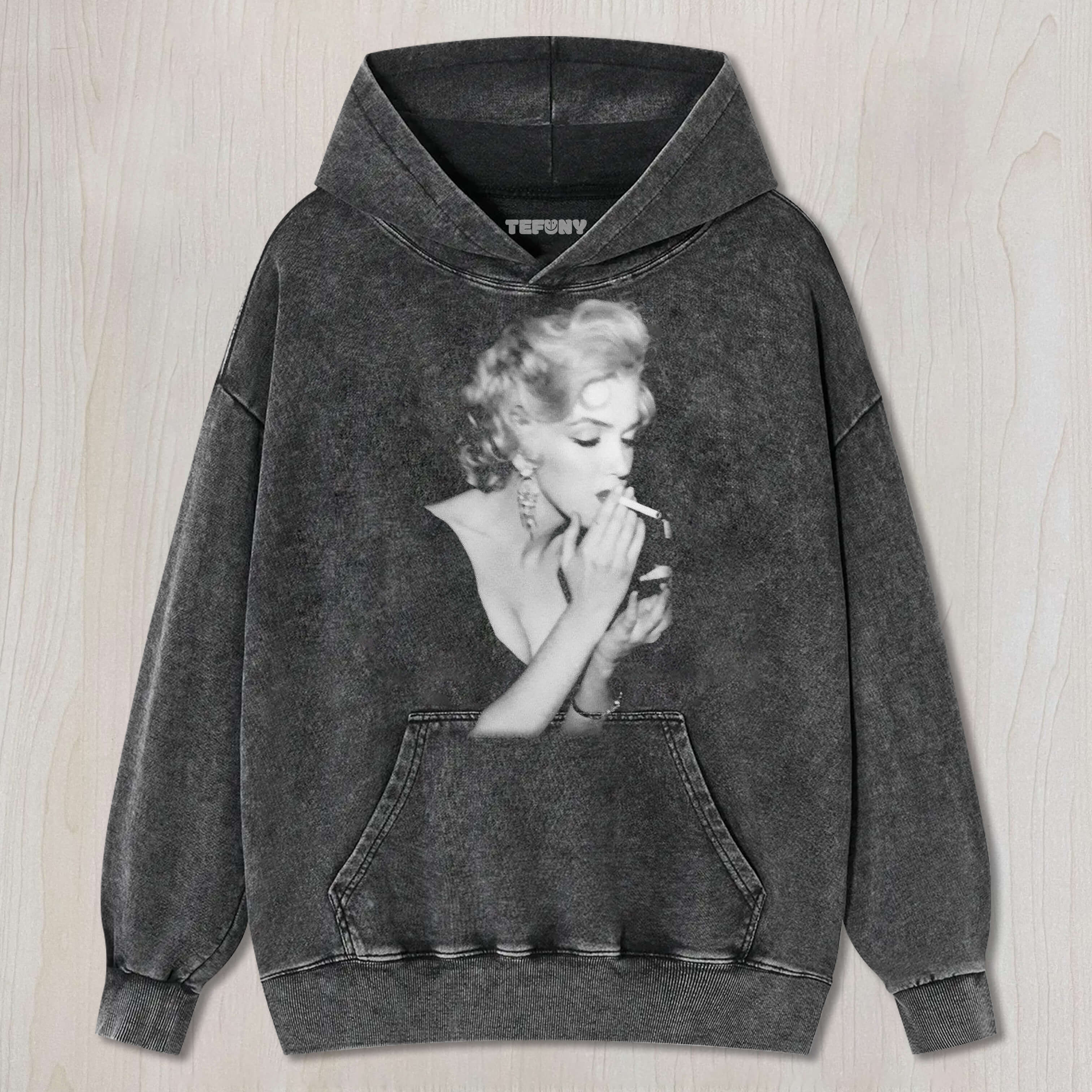 MARILYN MONROE SMOKING T-SHIRT