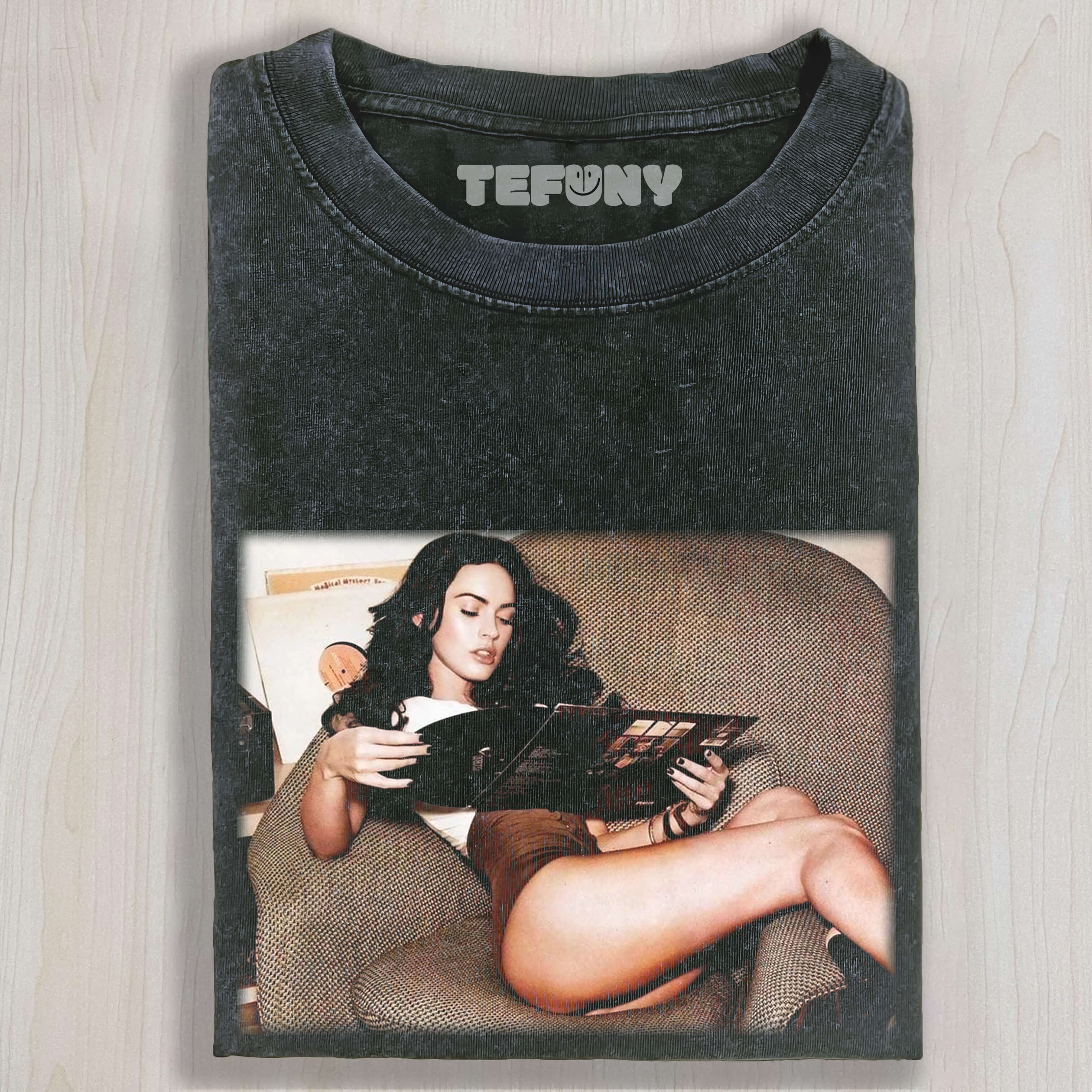 MEGAN FOX WAS LYING ON THE SOFA TEE & SWEAT & HOOD
