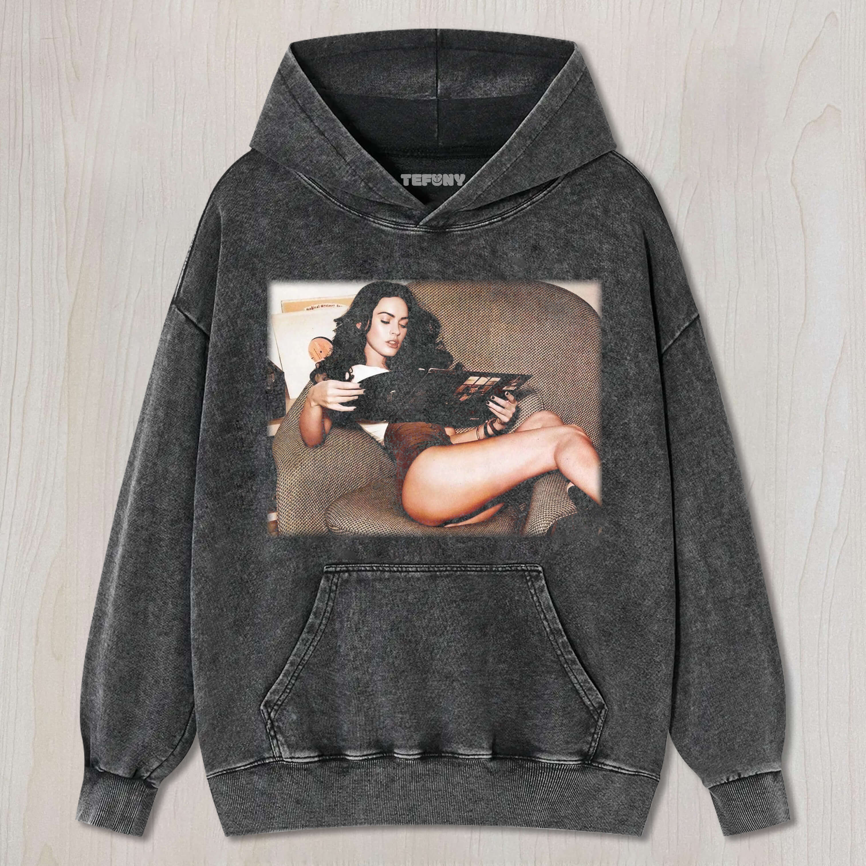 MEGAN FOX WAS LYING ON THE SOFA TEE & SWEAT & HOOD