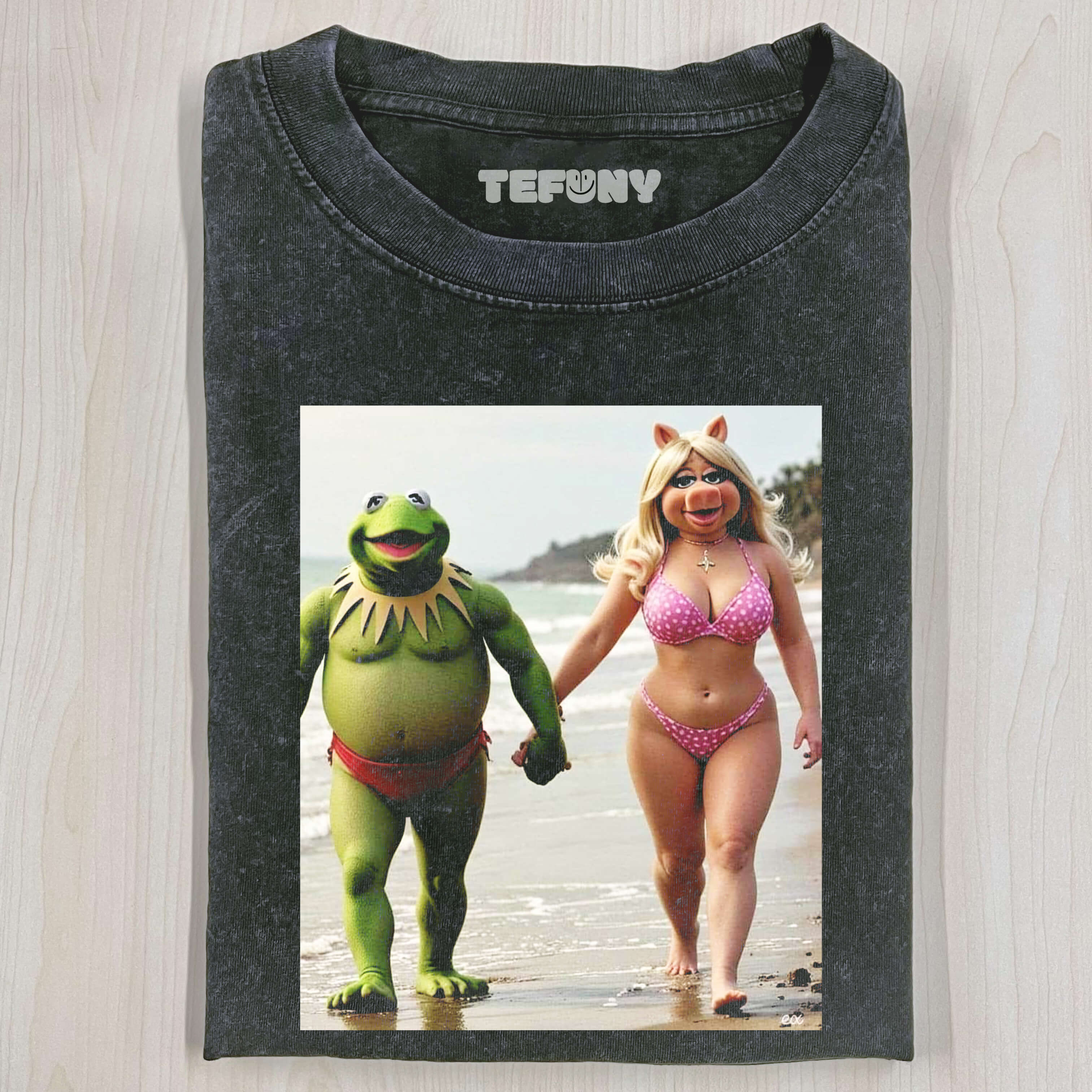 MISS PIGGY & MUSCLE KERMIT THE FROG T-SHIRT