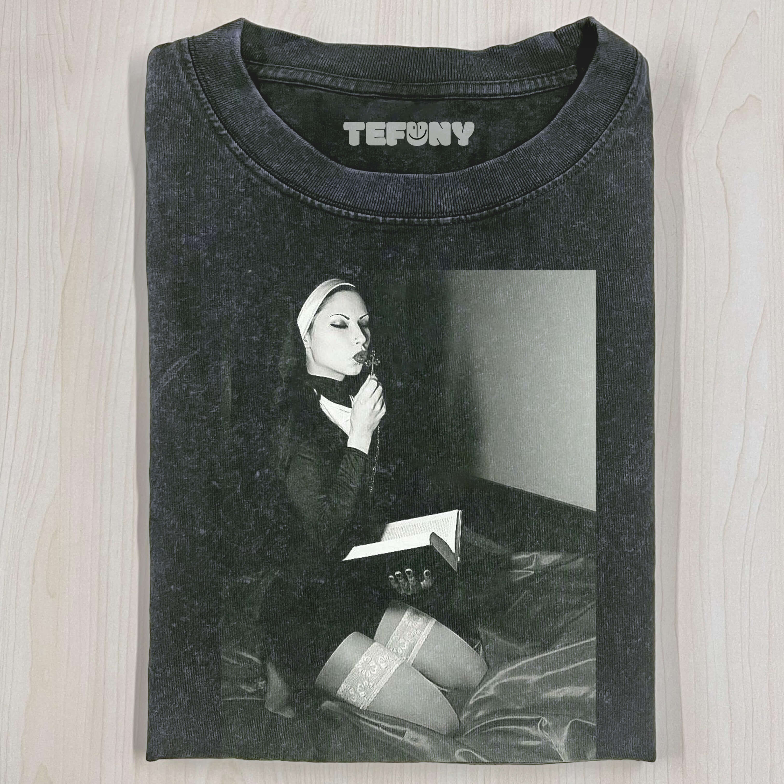 NUNS T-SHIRT