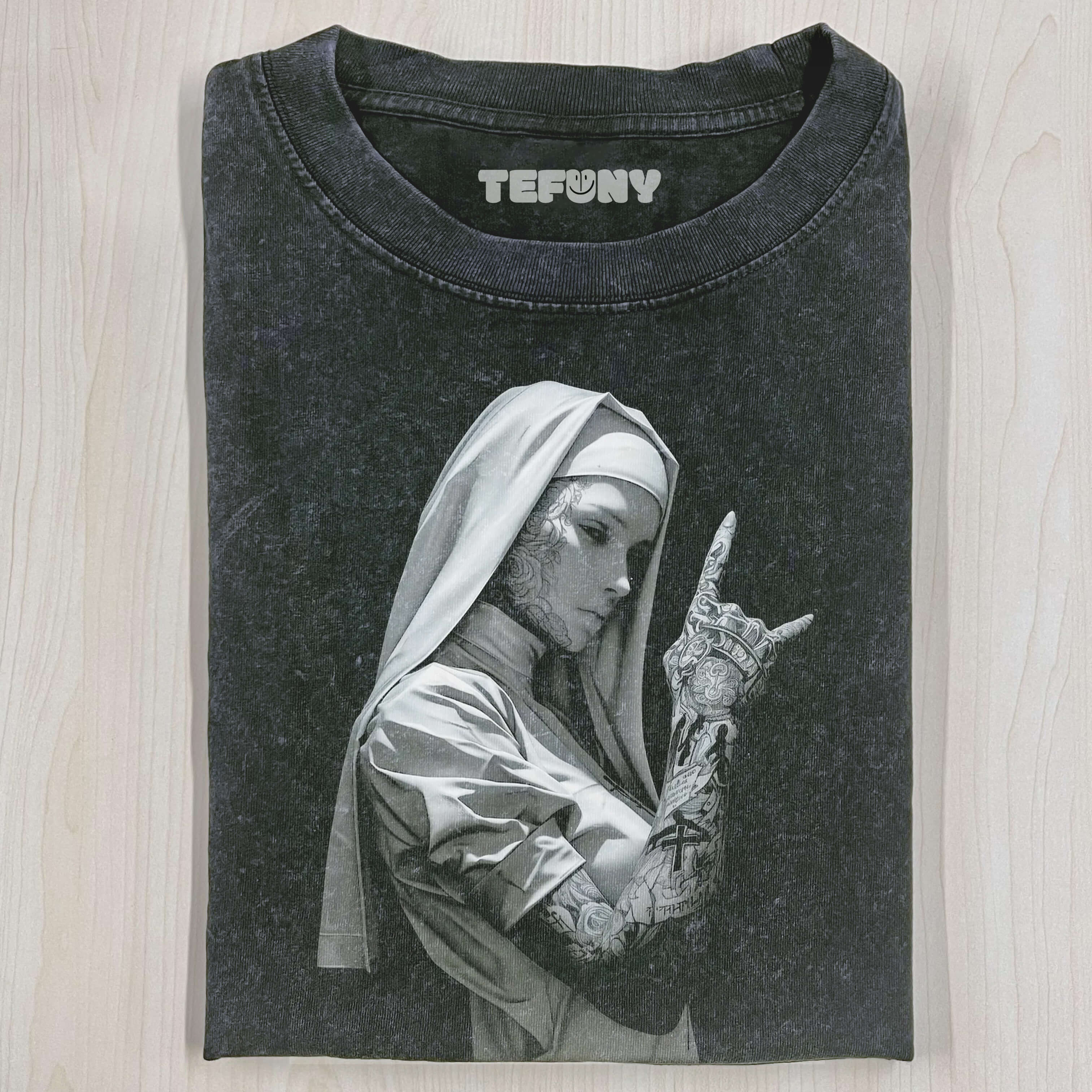 NUNS T-SHIRT