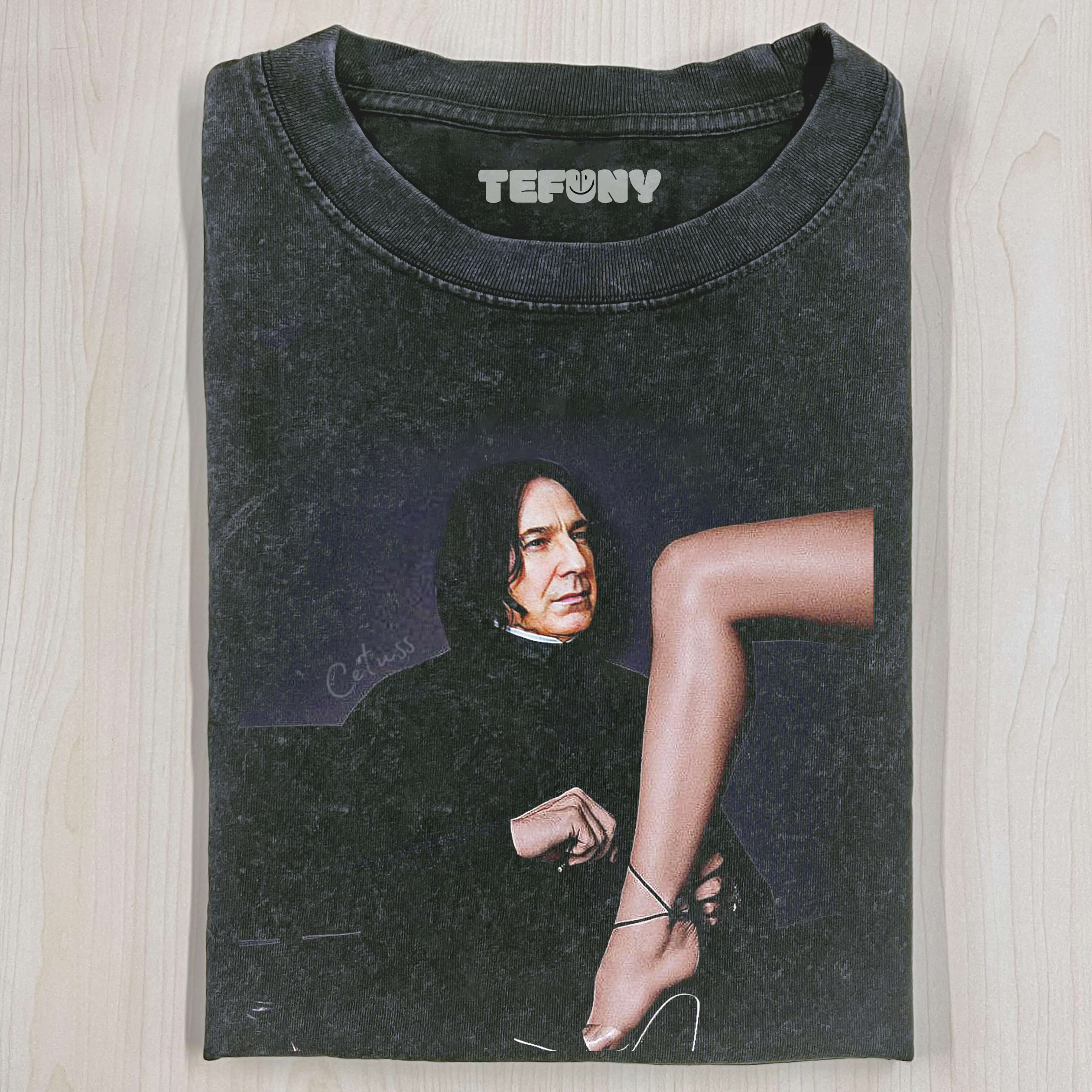 PROFESSOR SEVERUS SNAPE PUTTING ON SHOES T-SHIRT