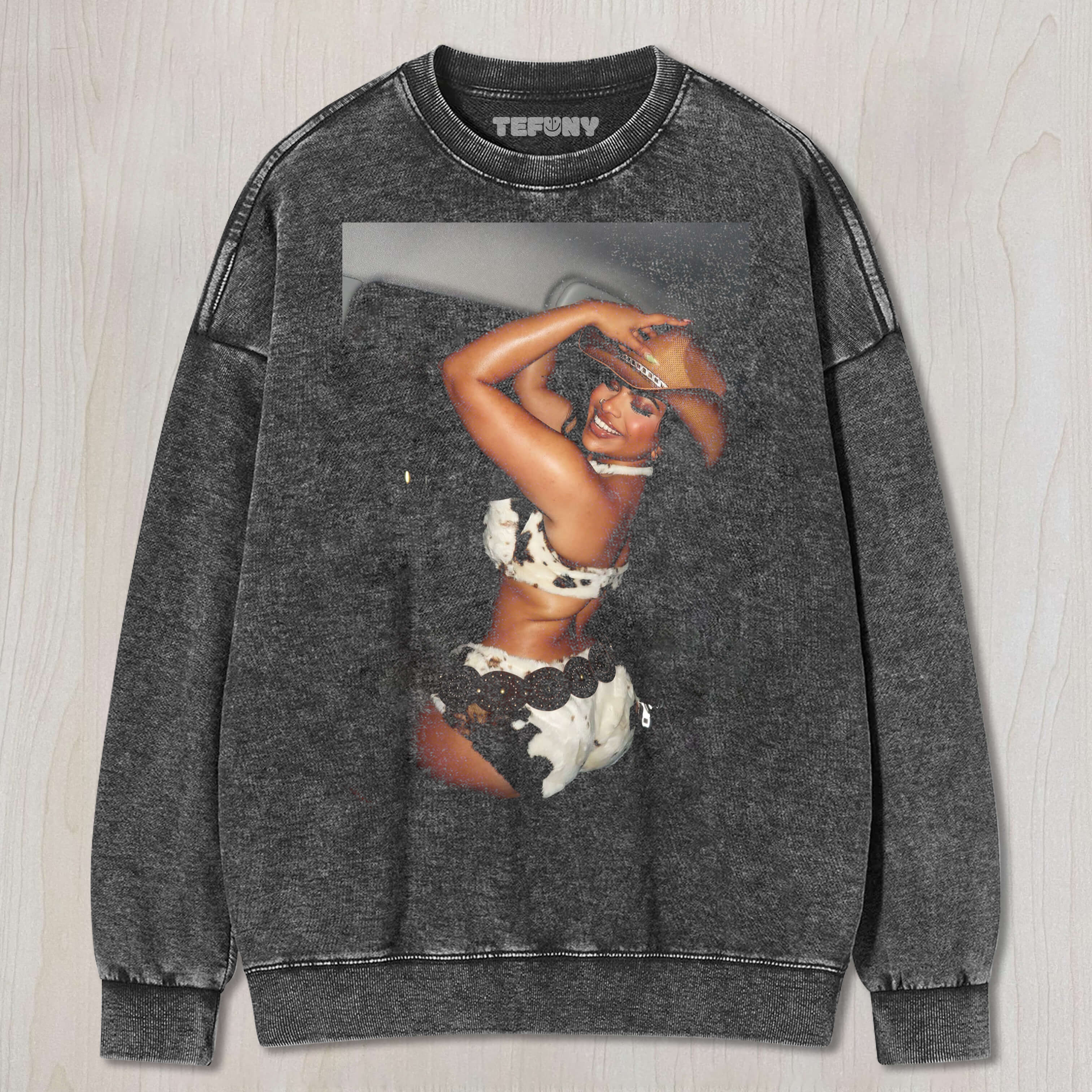 RETRO SEXY WOMAN IN CAR T-SHIRT