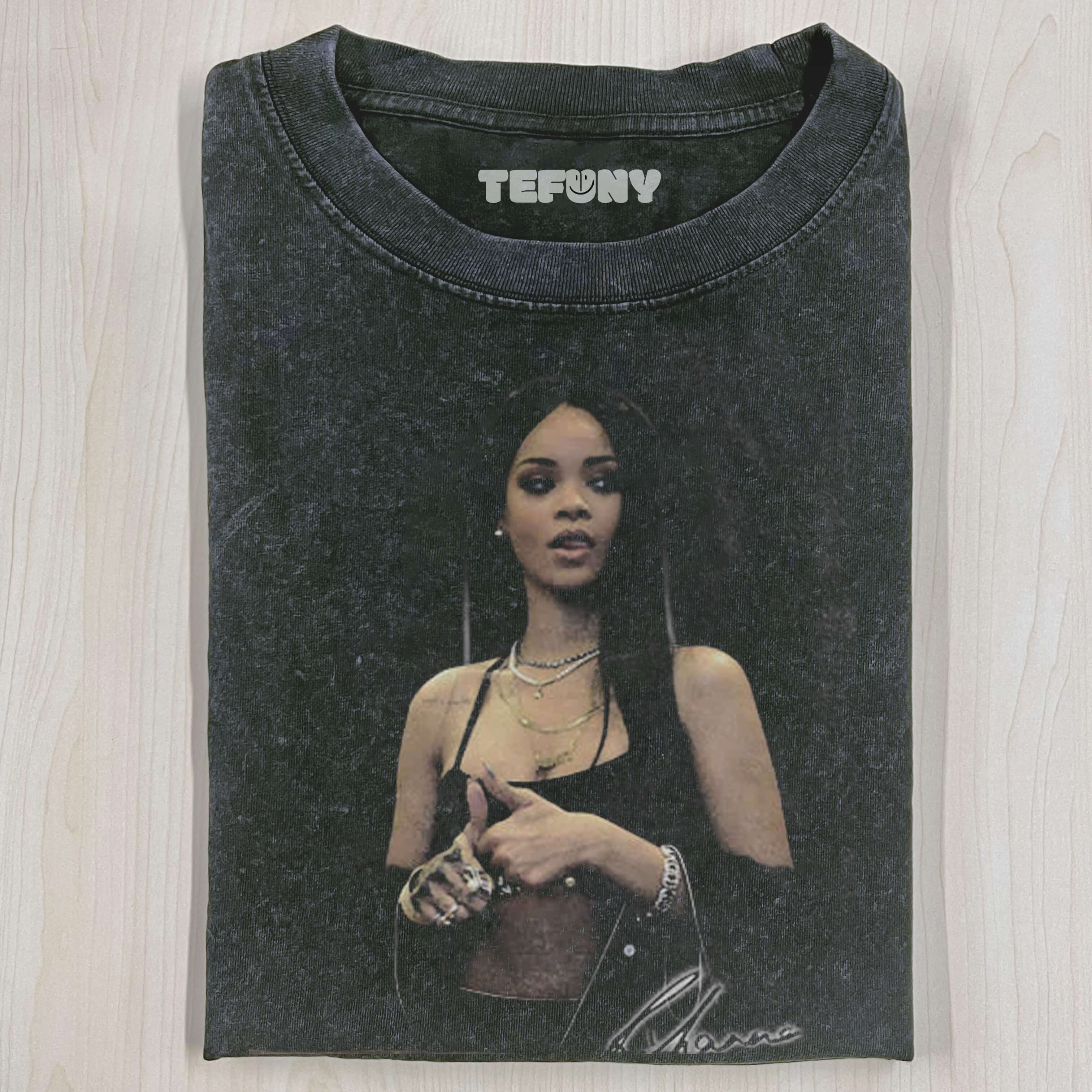 RIHANNA TEE V3