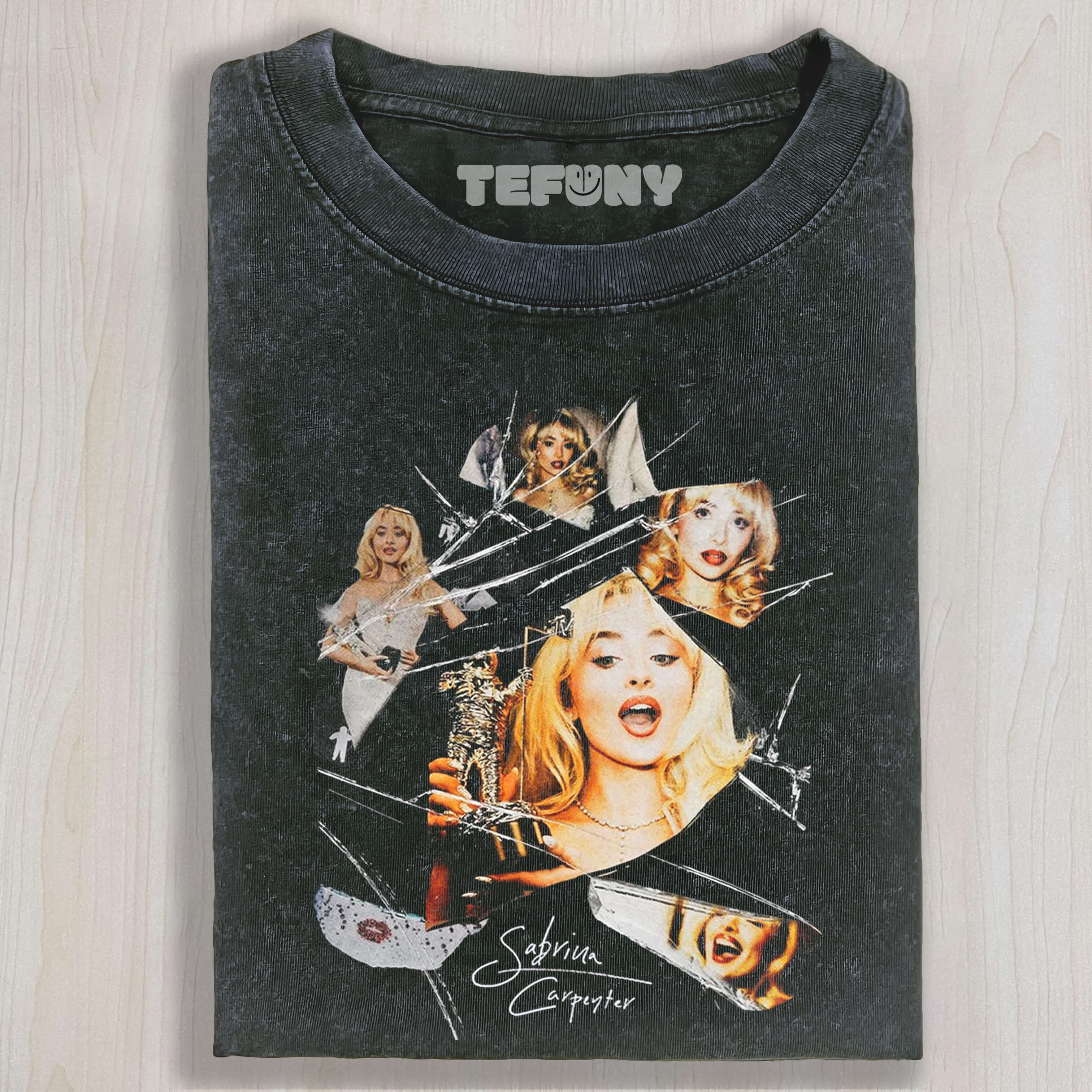 SABRINA CARPENTER V T-SHIRT