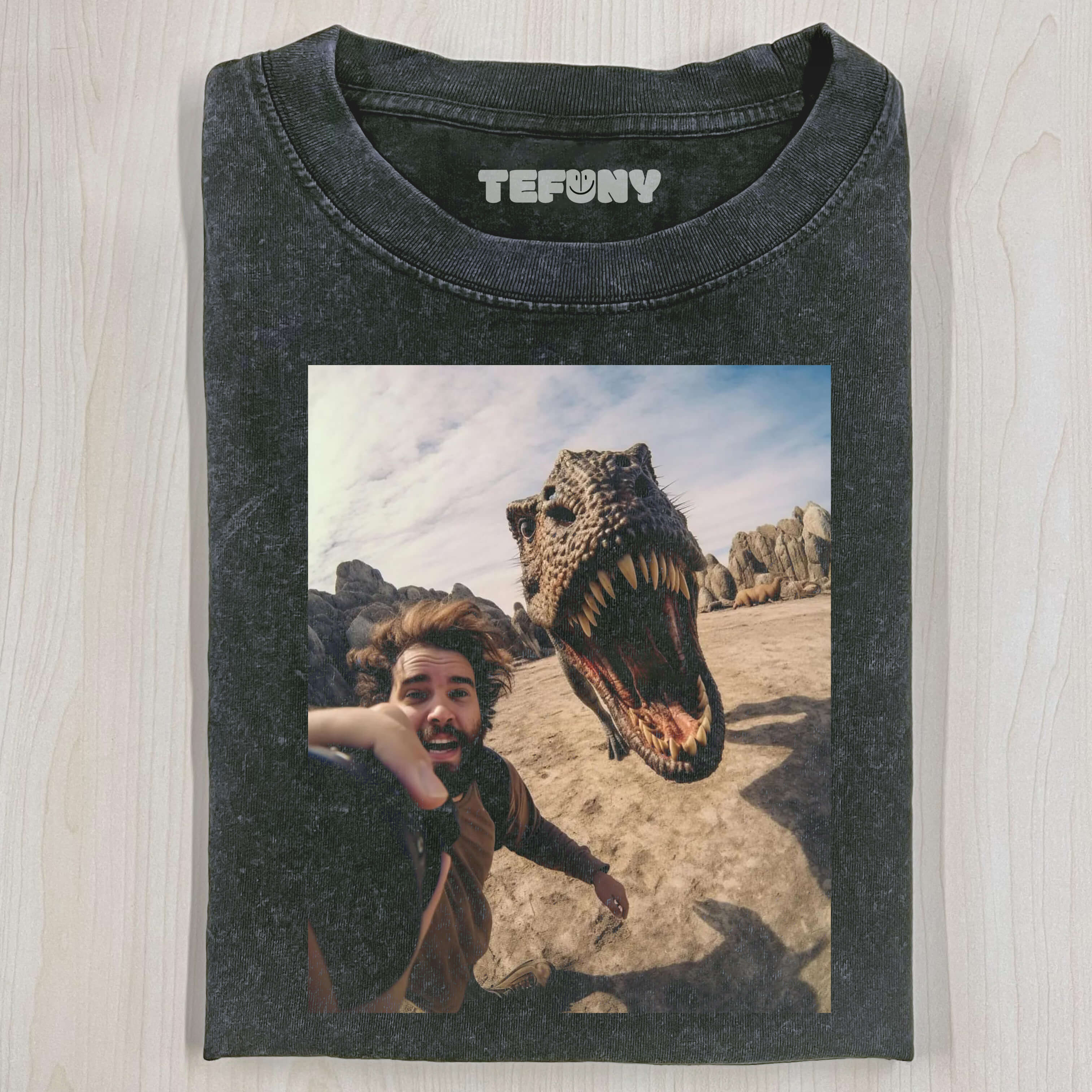 SELFIE WITH A DINOSAUR T-THIRT