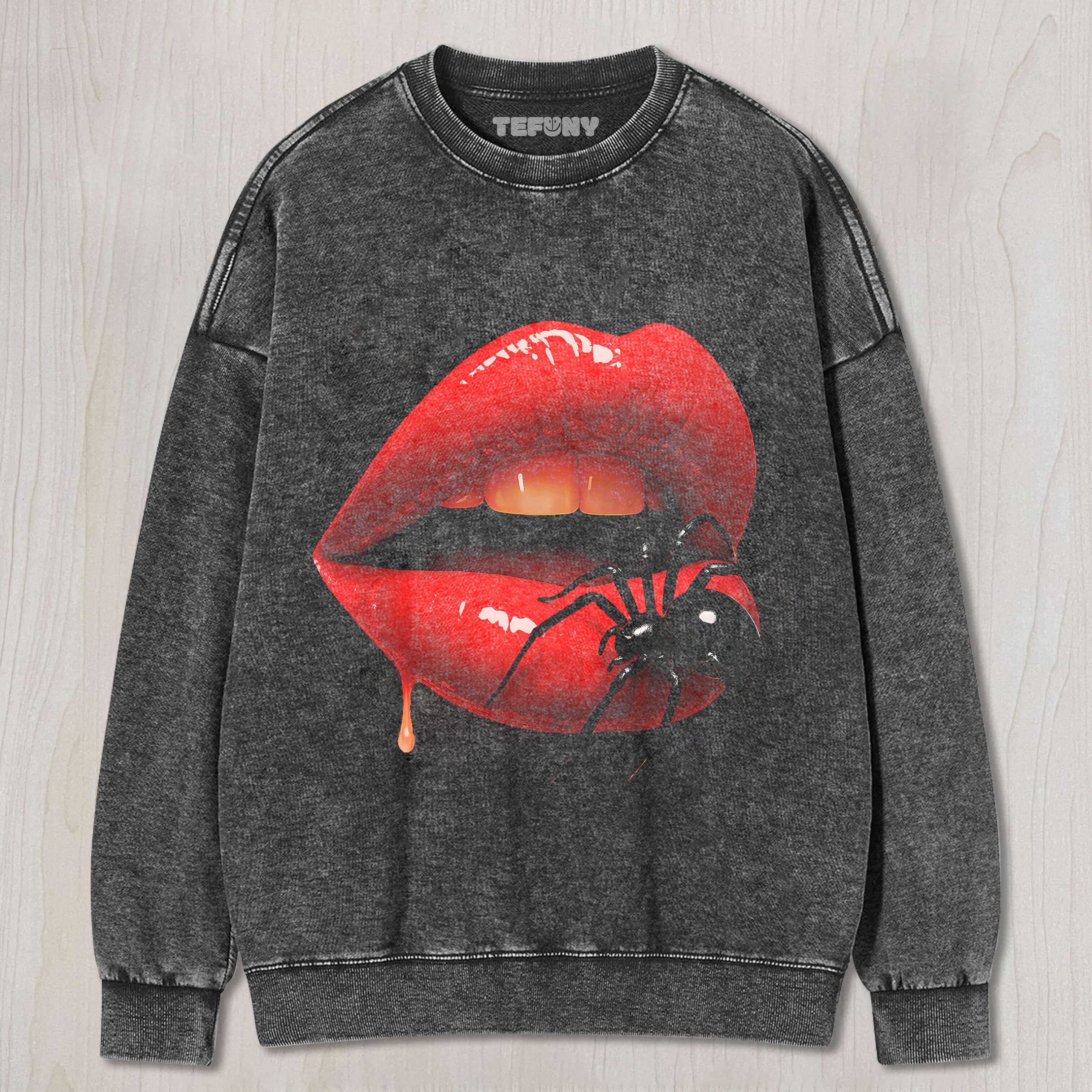 SPIDER ON RED LIPS T-SHIRT
