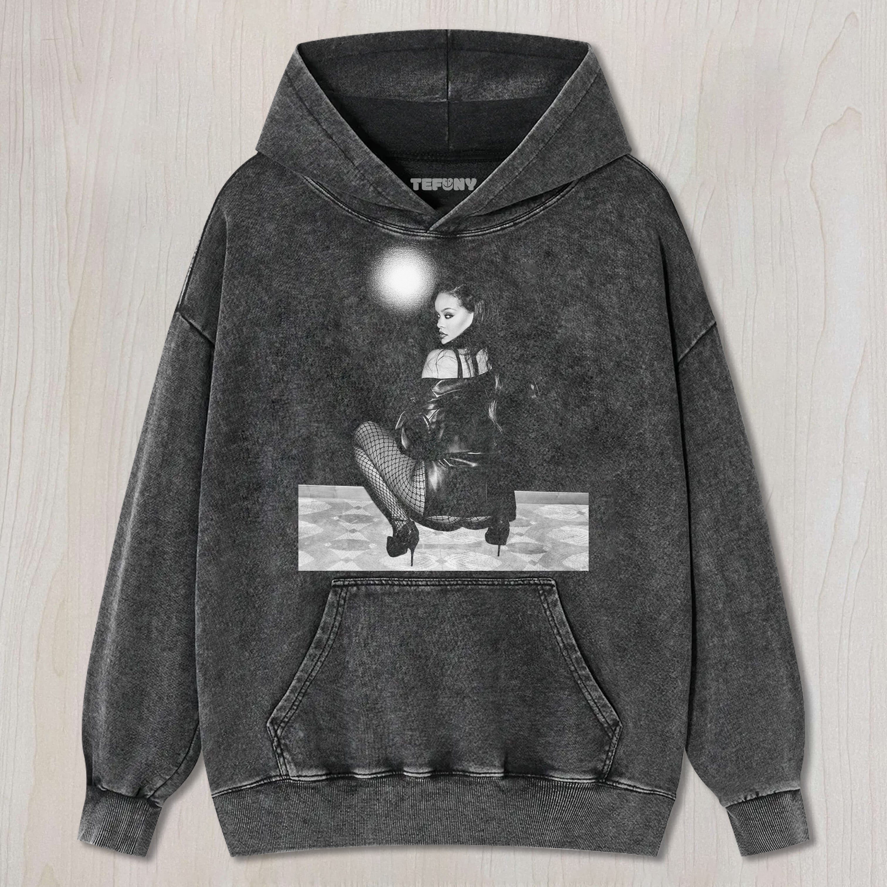 SUPER SEXY RIHANNA T-SHIRT