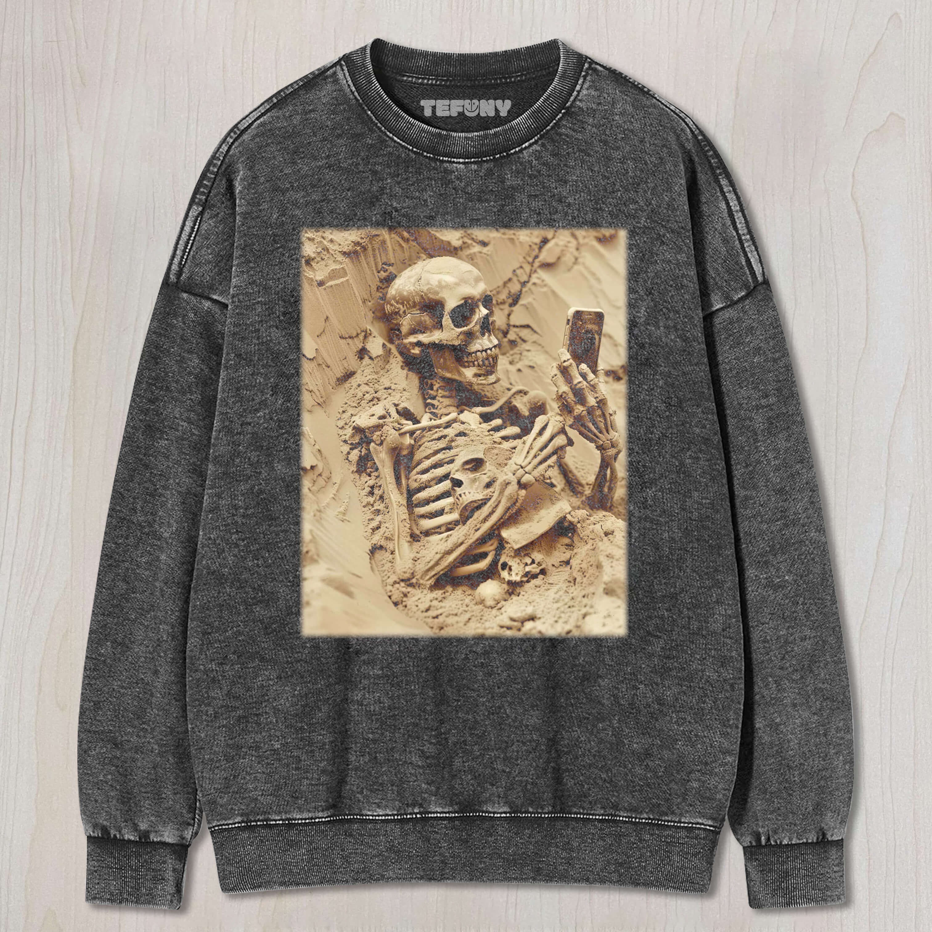 THE SKELETON HOLDING A MOBILE PHONE TEE & SWEAT & HOOD