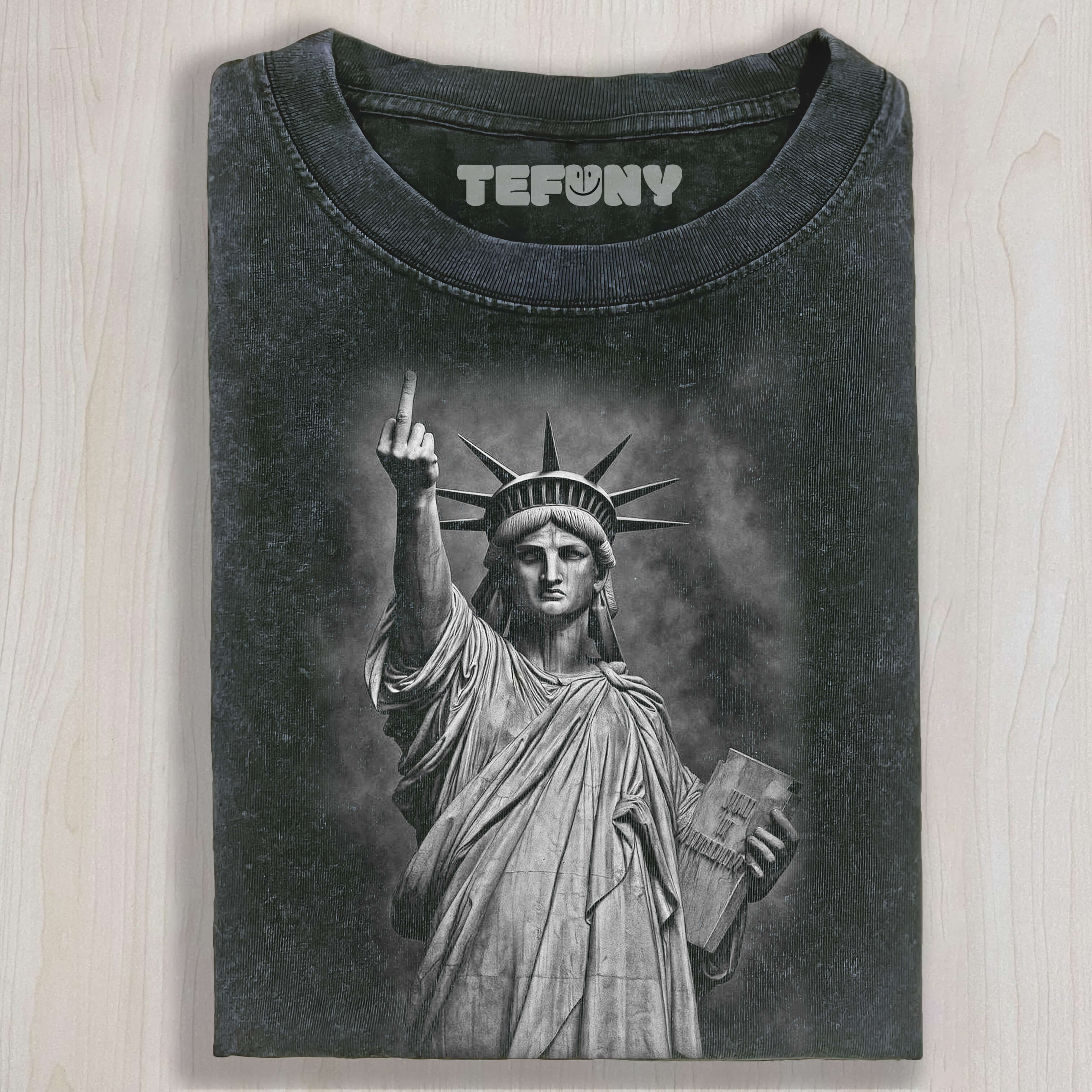 THE QUIRKY STATUE OF LIBERTY DESPISES YOU T-SHIRT