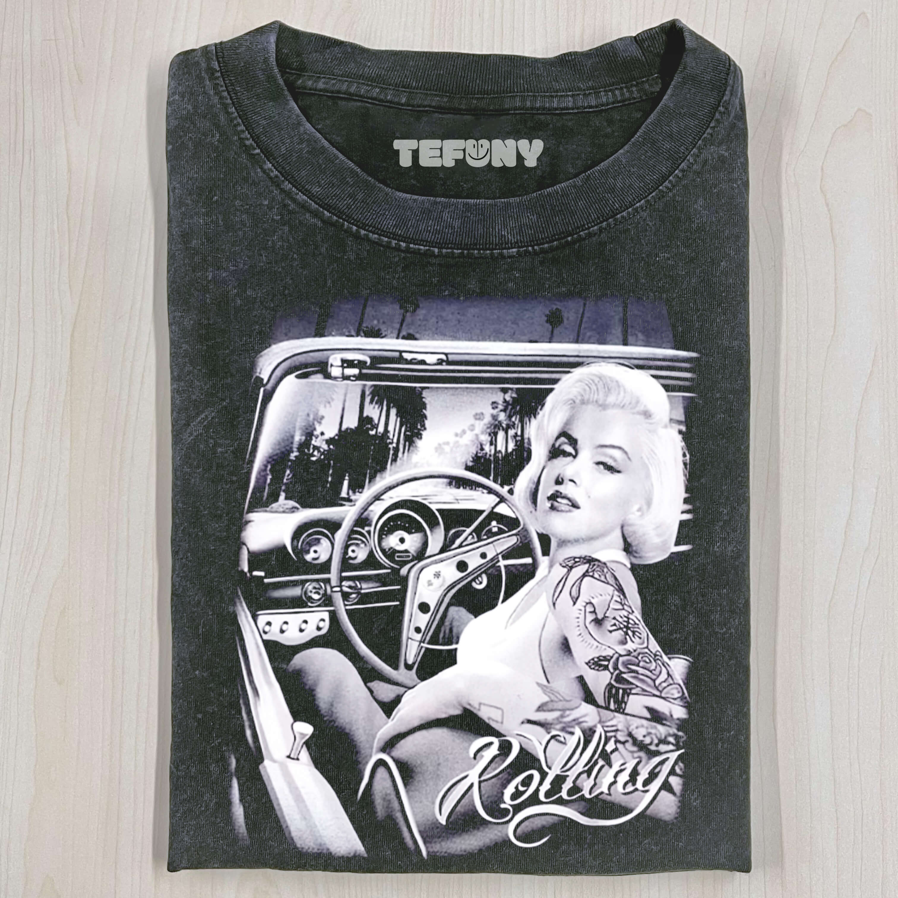 VINTAGE MARILYN MONROE DRIVING A CAR T-SHIRT