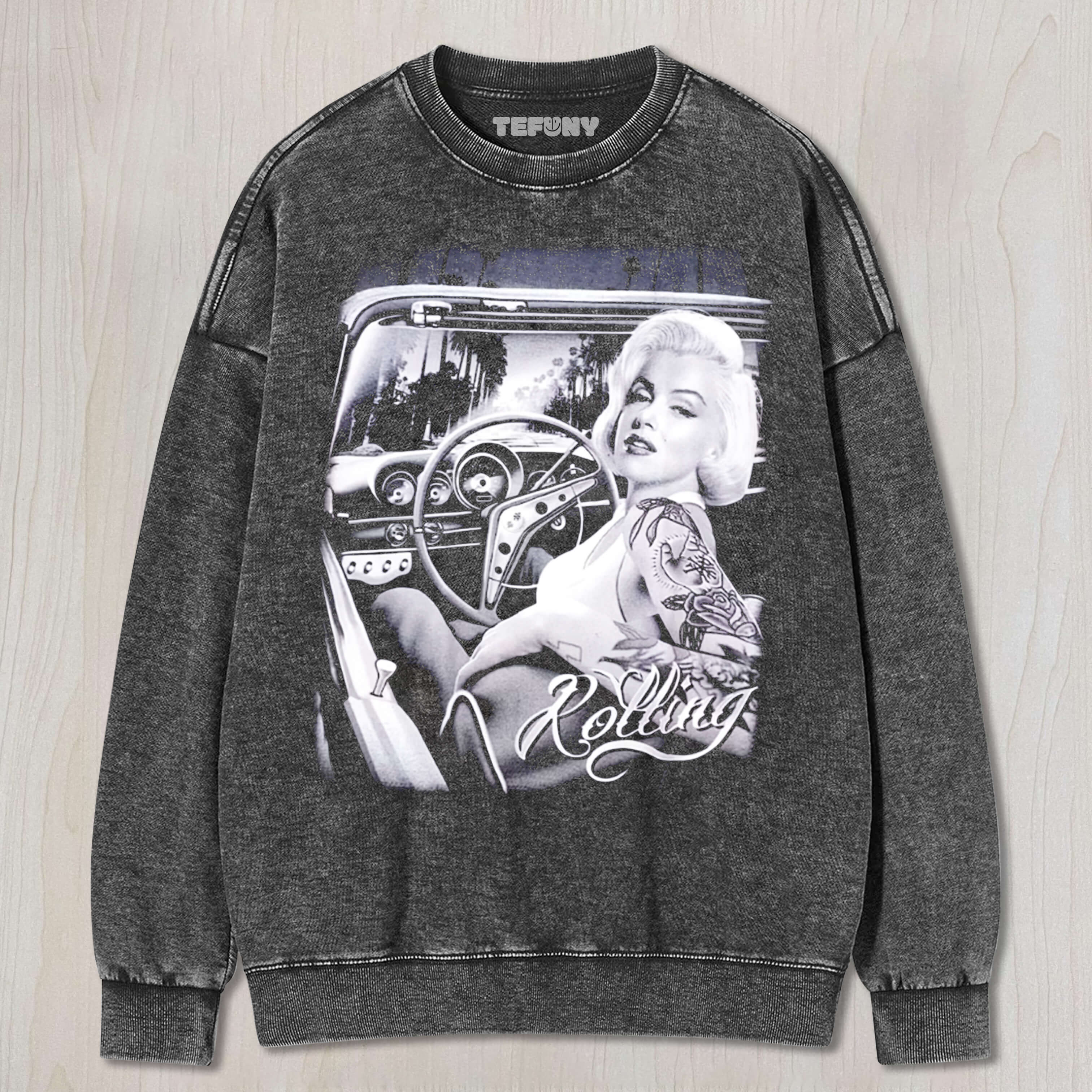 VINTAGE MARILYN MONROE DRIVING A CAR T-SHIRT