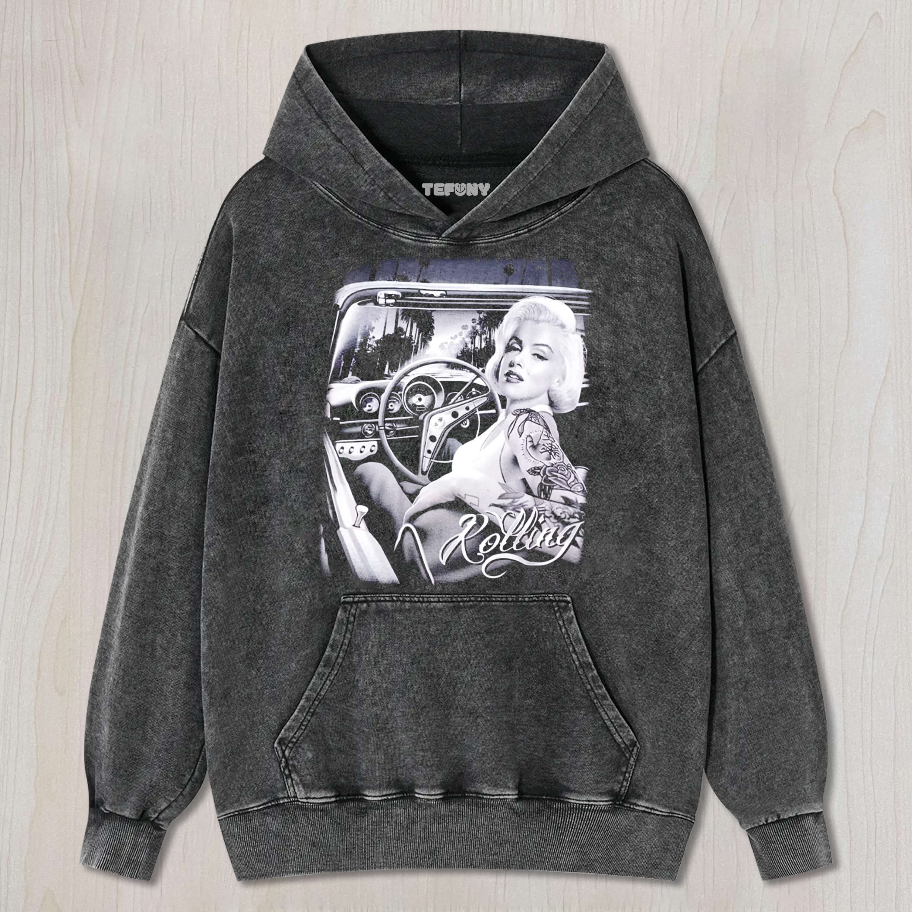 VINTAGE MARILYN MONROE DRIVING A CAR T-SHIRT