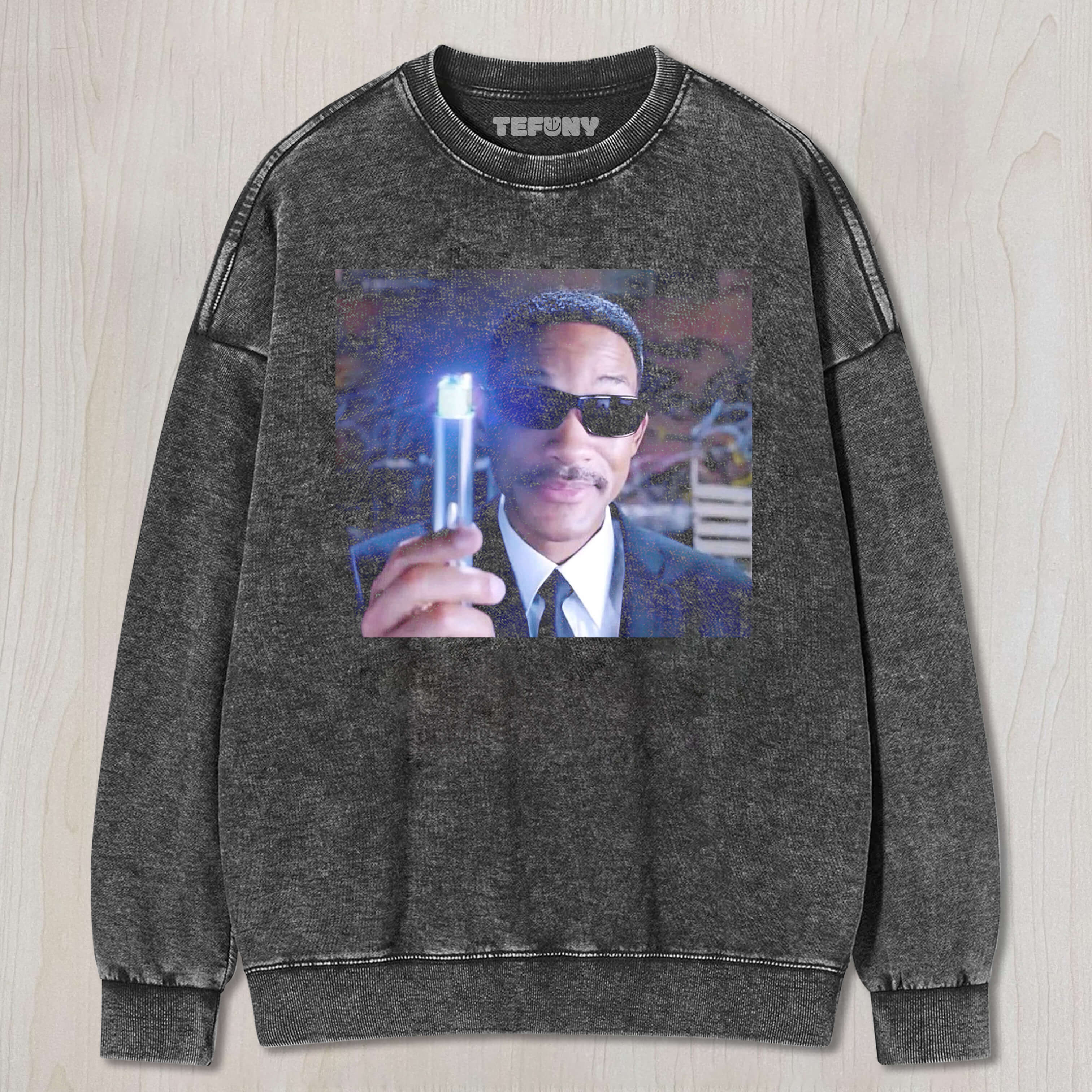 AGENT J HOLDING A NEURALYZER TEE & SWEAT & HOOD